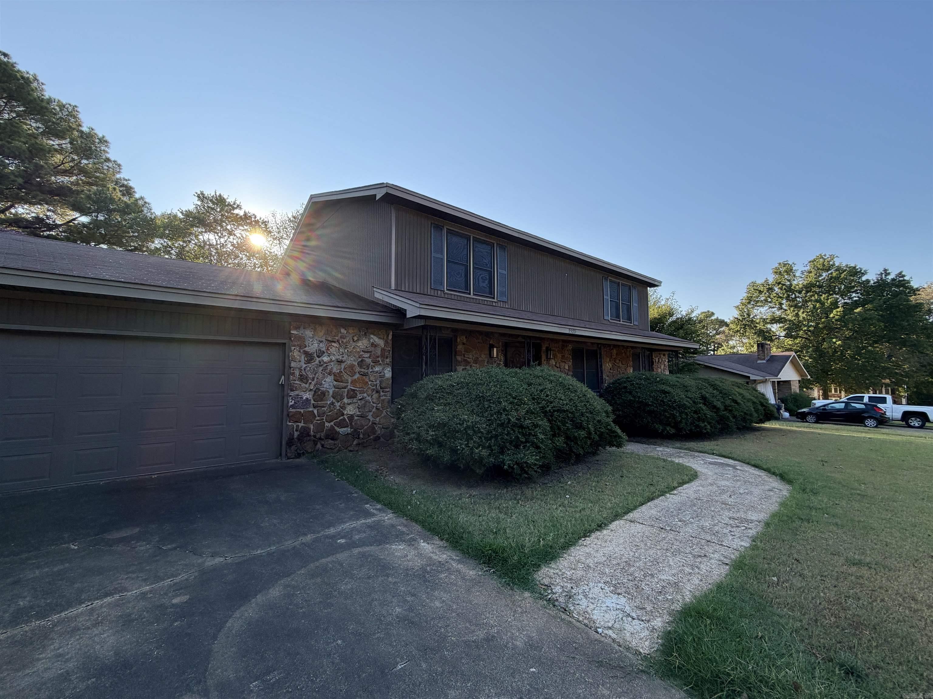 2320 Indian Trails Street Property Photo 1