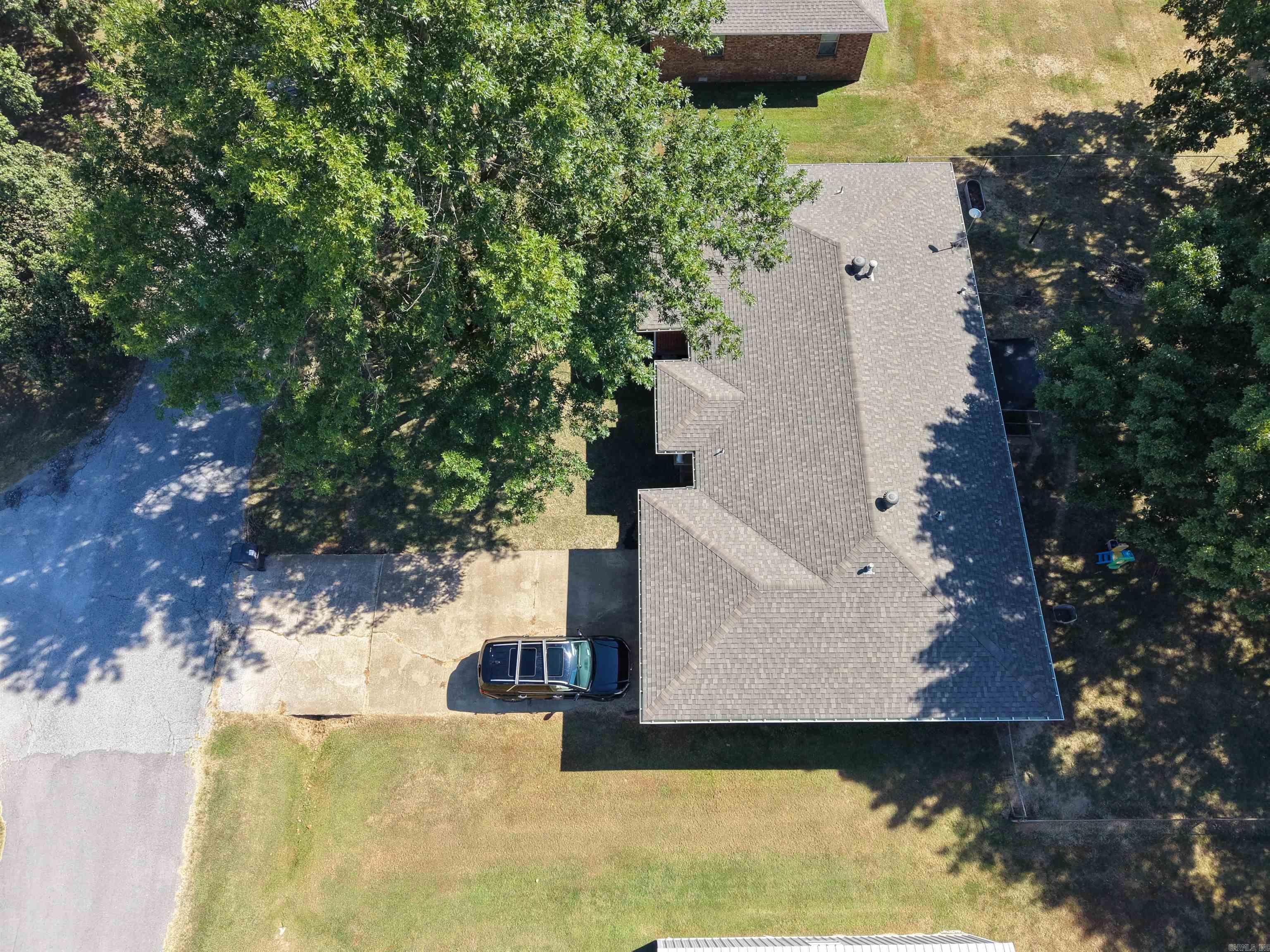 806 E Elm St Property Photo 6