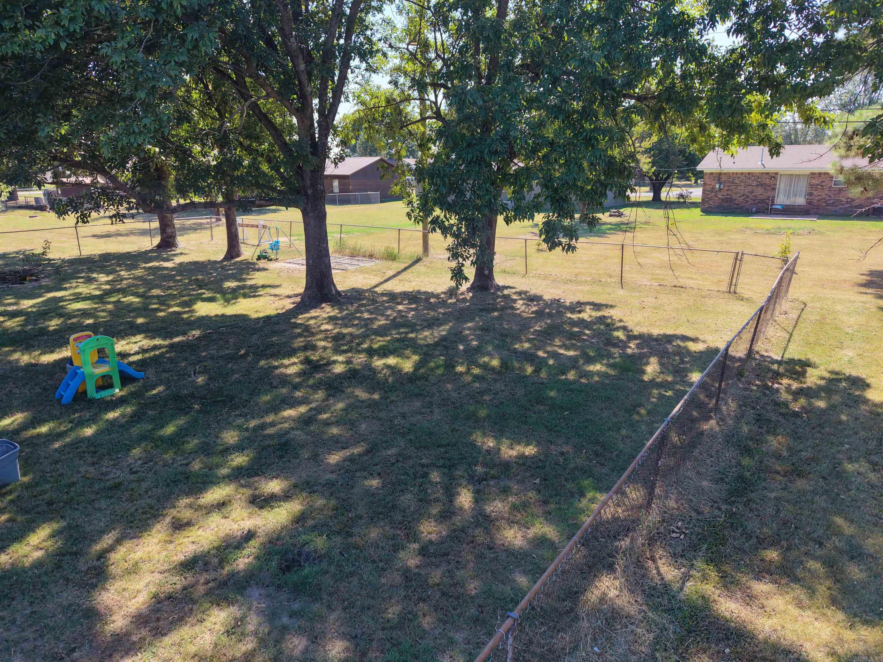 806 E Elm St Property Photo 8