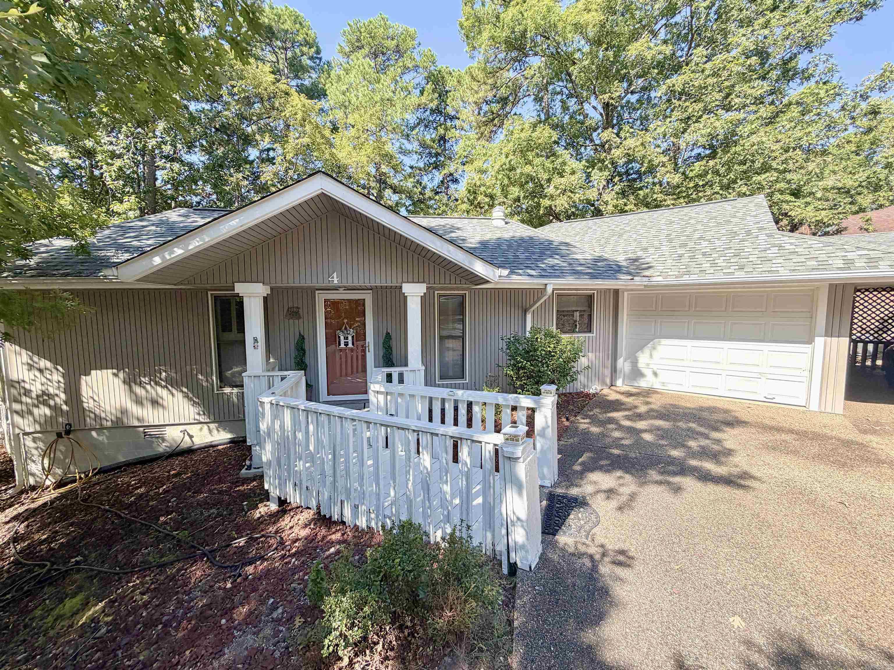 4 Alarcon Way