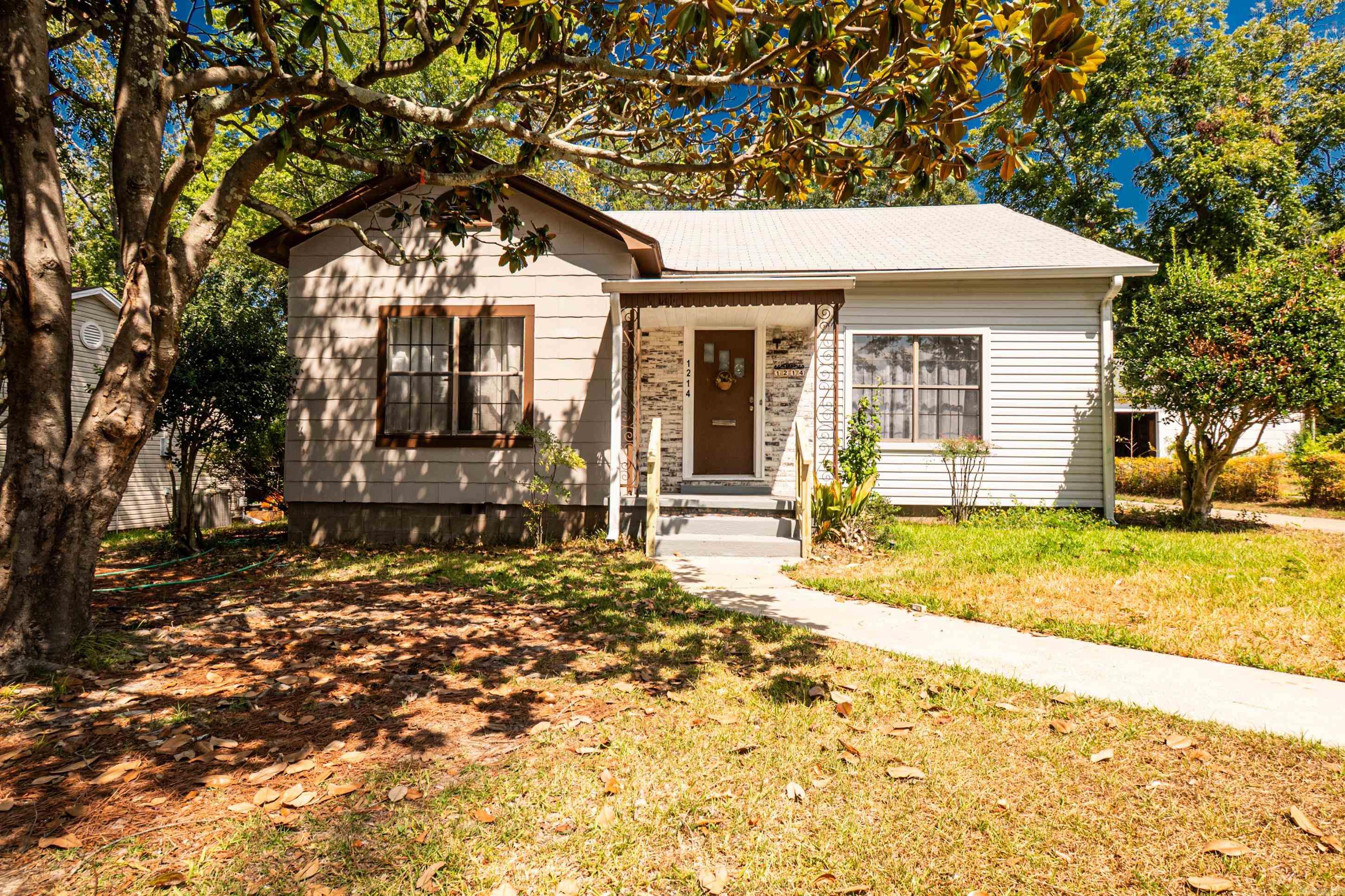 1214 W Block Street Property Photo 1