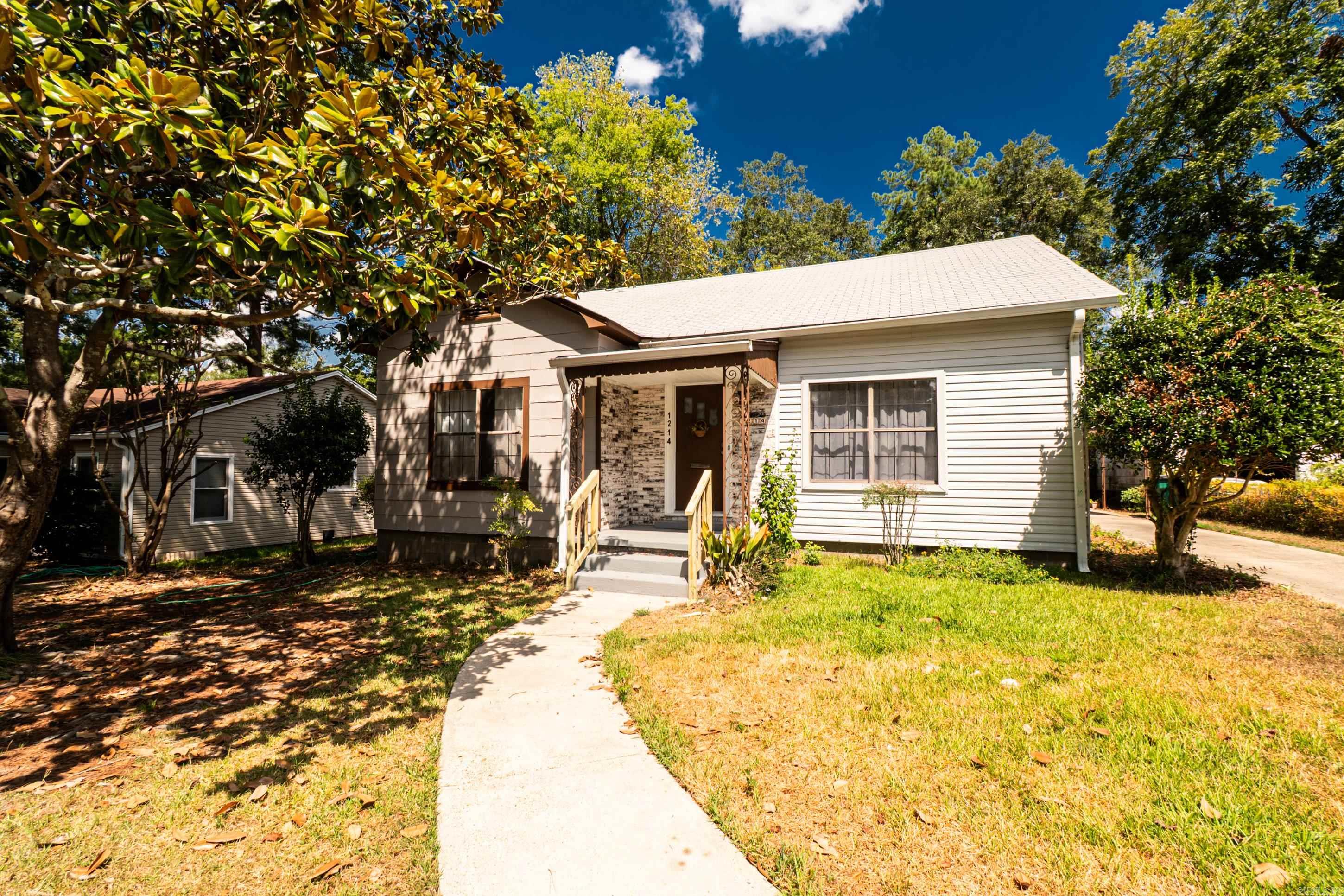 1214 W Block Street Property Photo 2