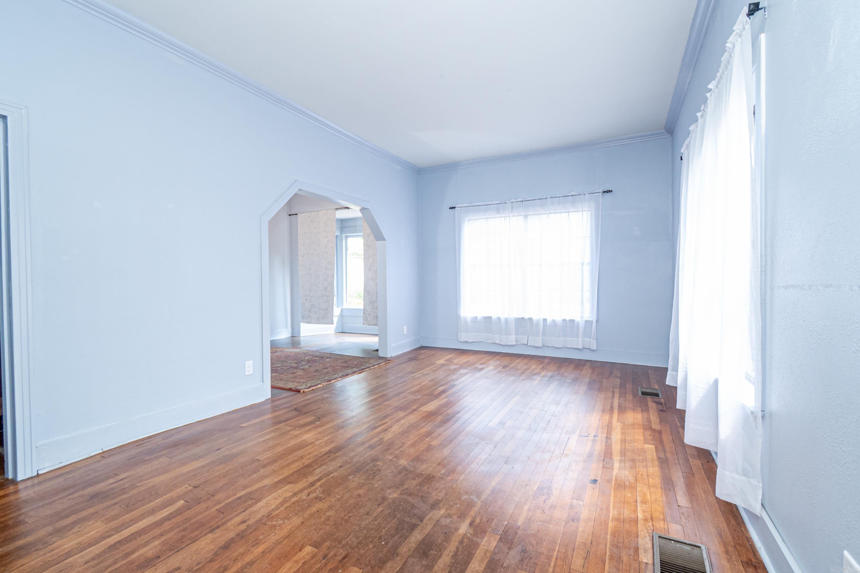 1214 W Block Street Property Photo 3