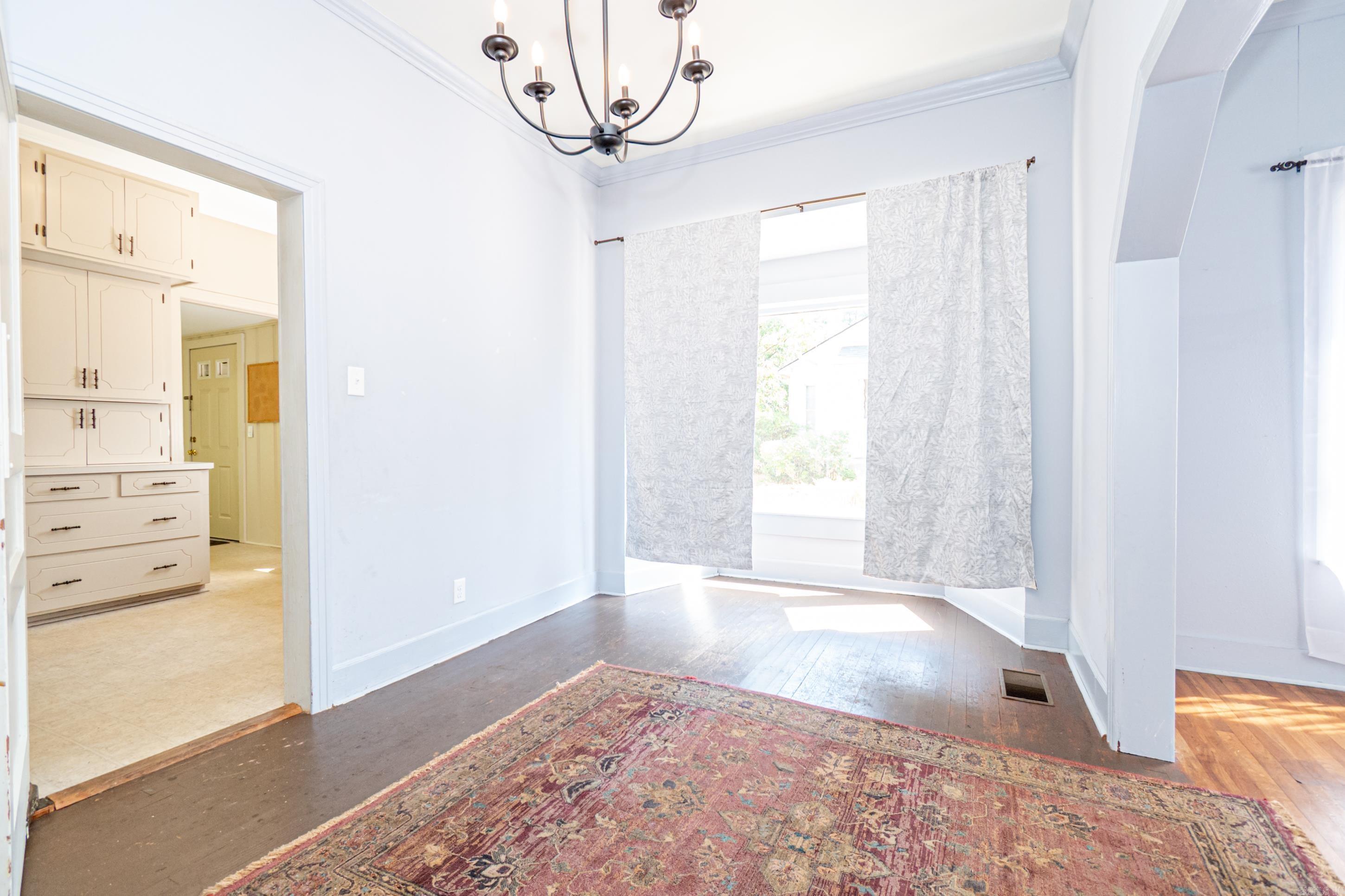 1214 W Block Street Property Photo 6