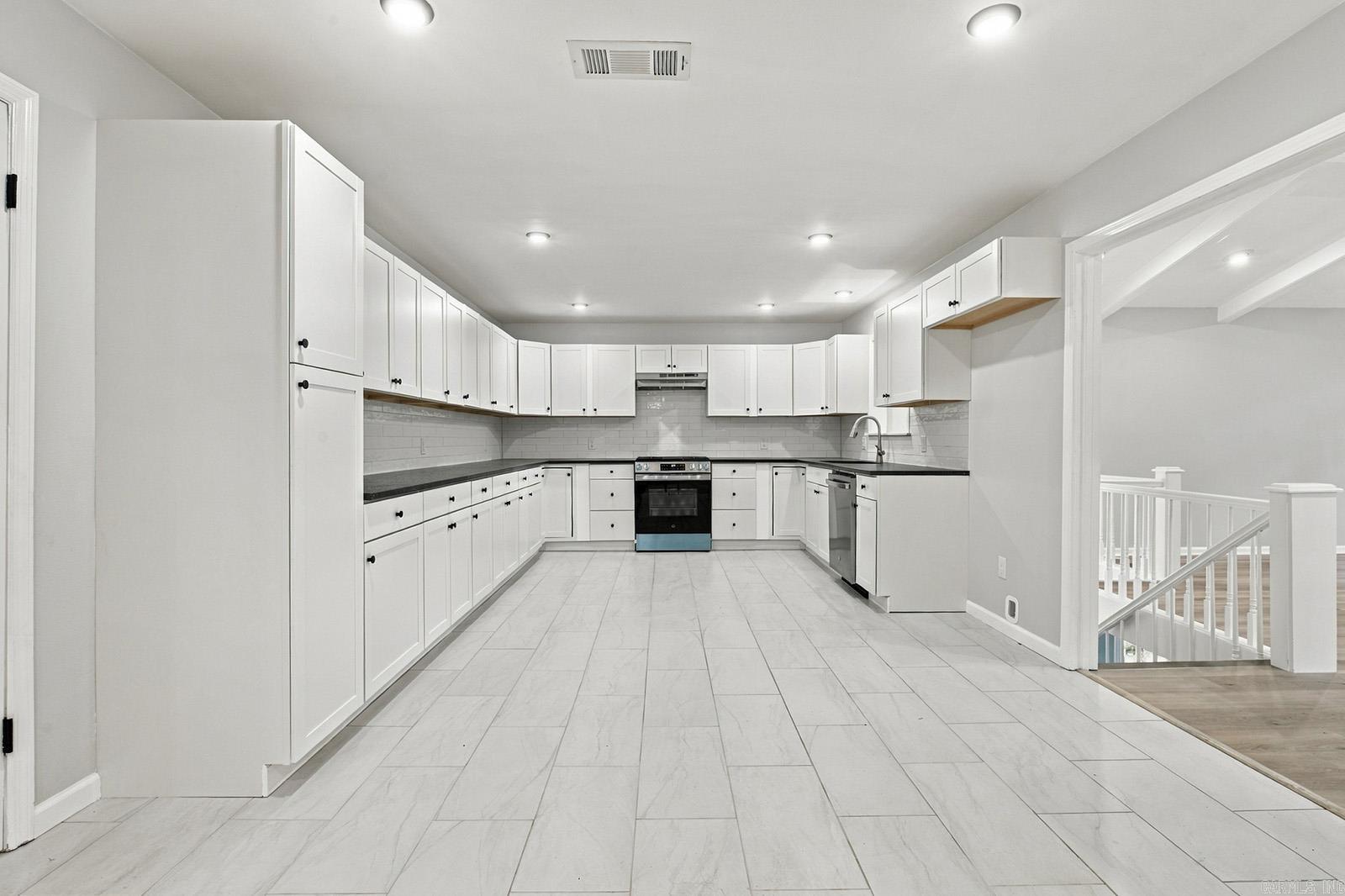 11780 Southridge Drive Property Photo 8