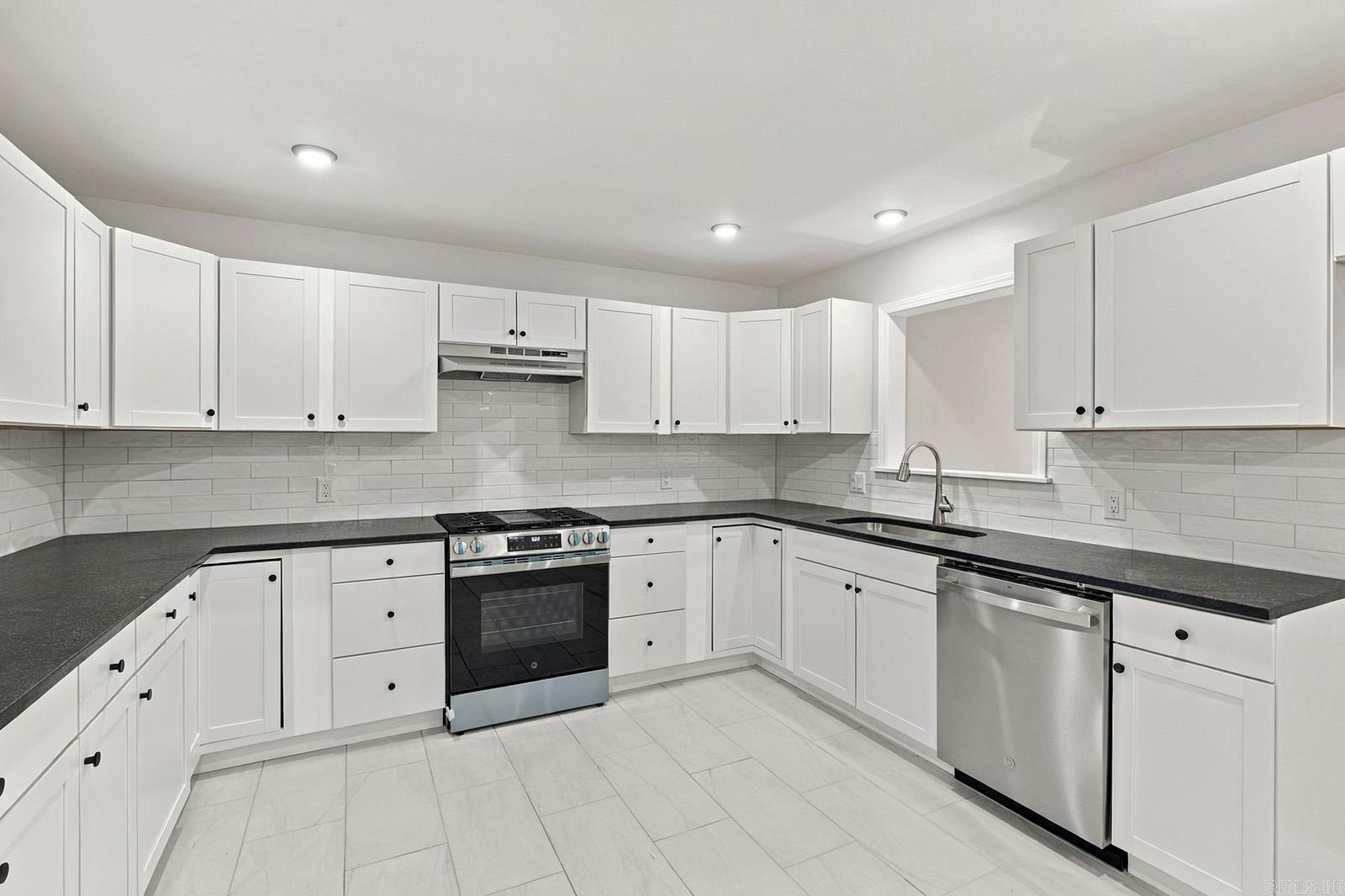 11780 Southridge Drive Property Photo 10