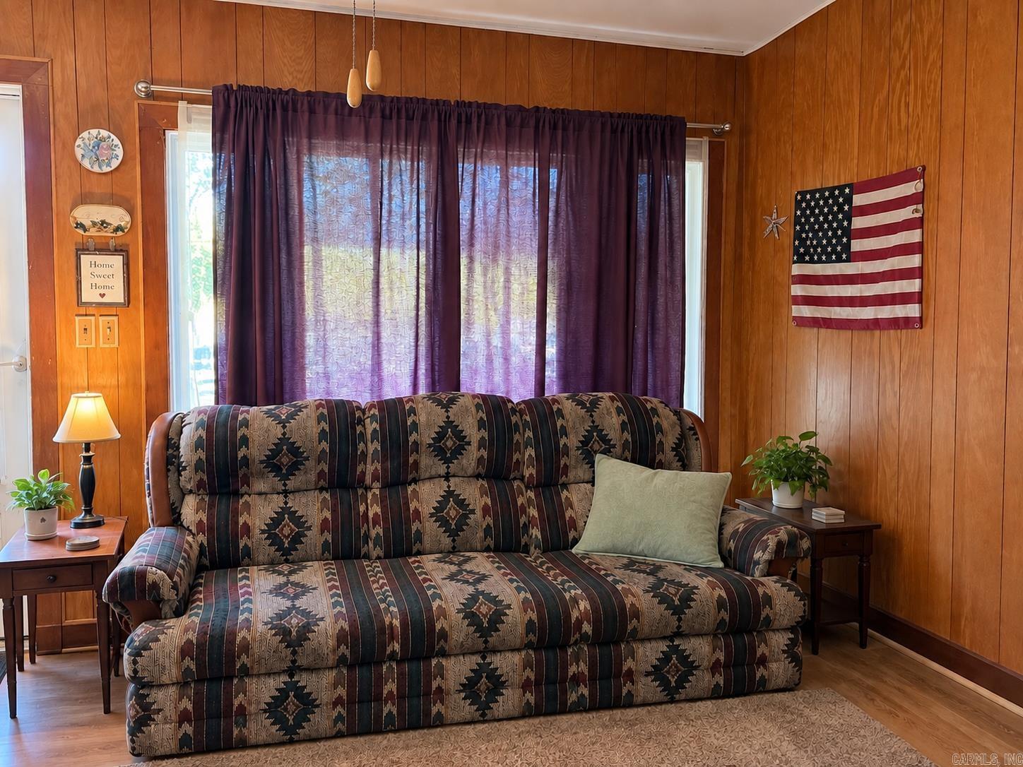 811 Central Road Property Photo 2
