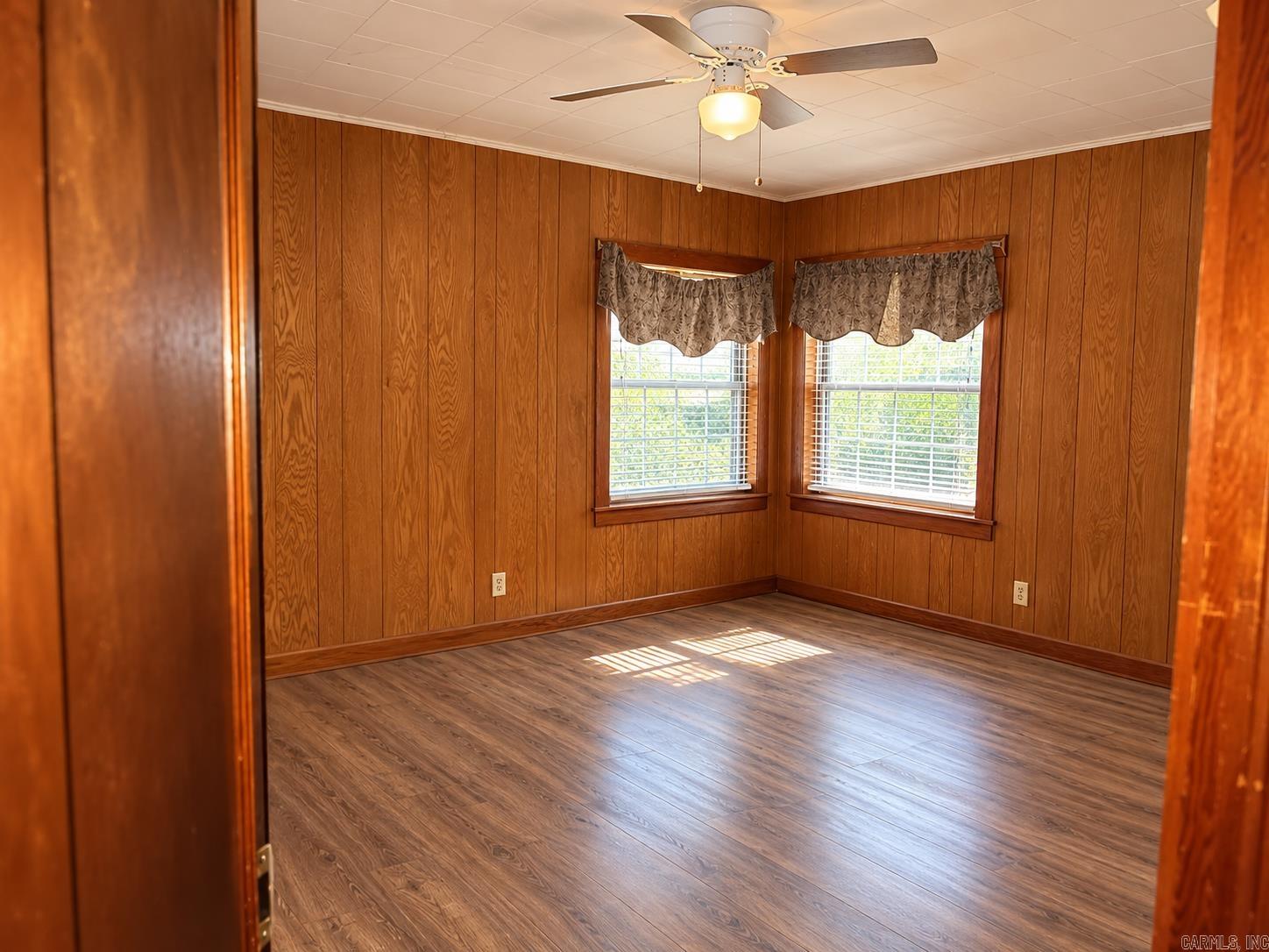 811 Central Road Property Photo 9