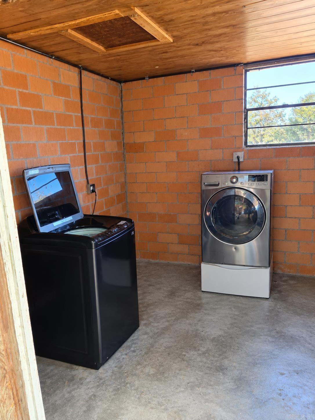 811 Central Road Property Photo 10