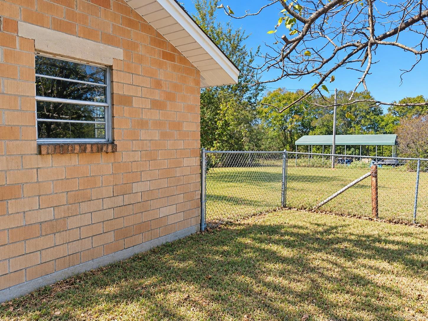 811 Central Road Property Photo 11