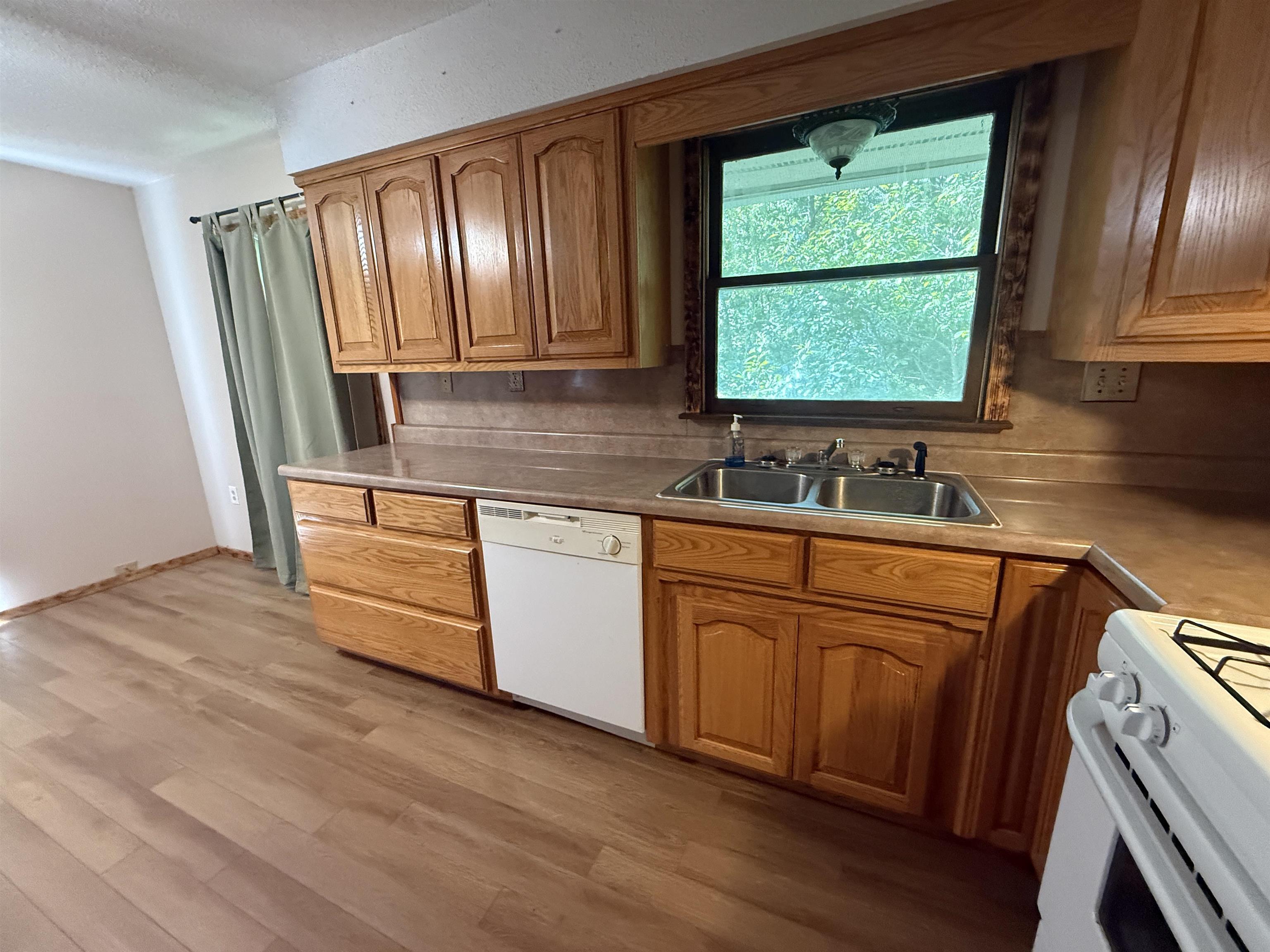 97 Lakeside Drive Property Photo 12