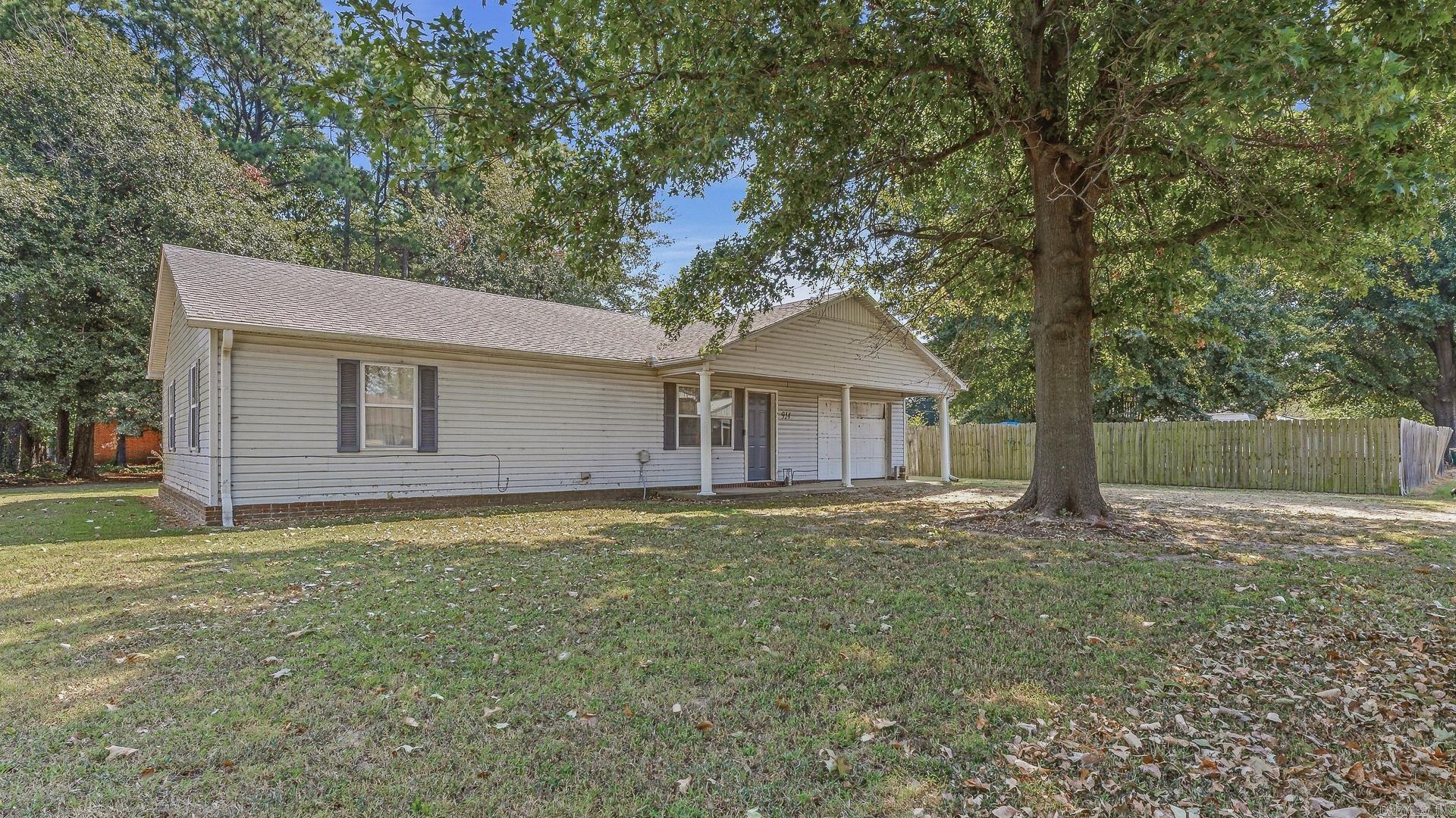 914 Roy Lee St Property Photo 2