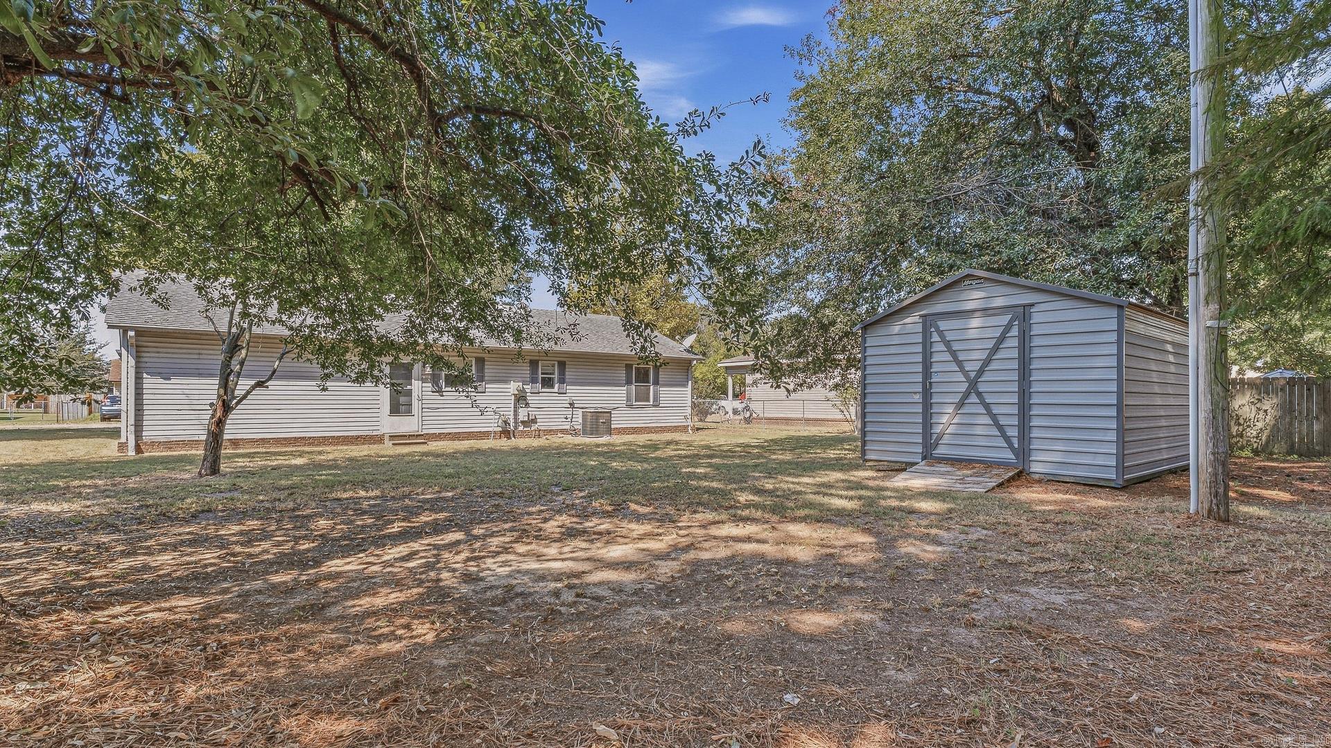 914 Roy Lee St Property Photo 4