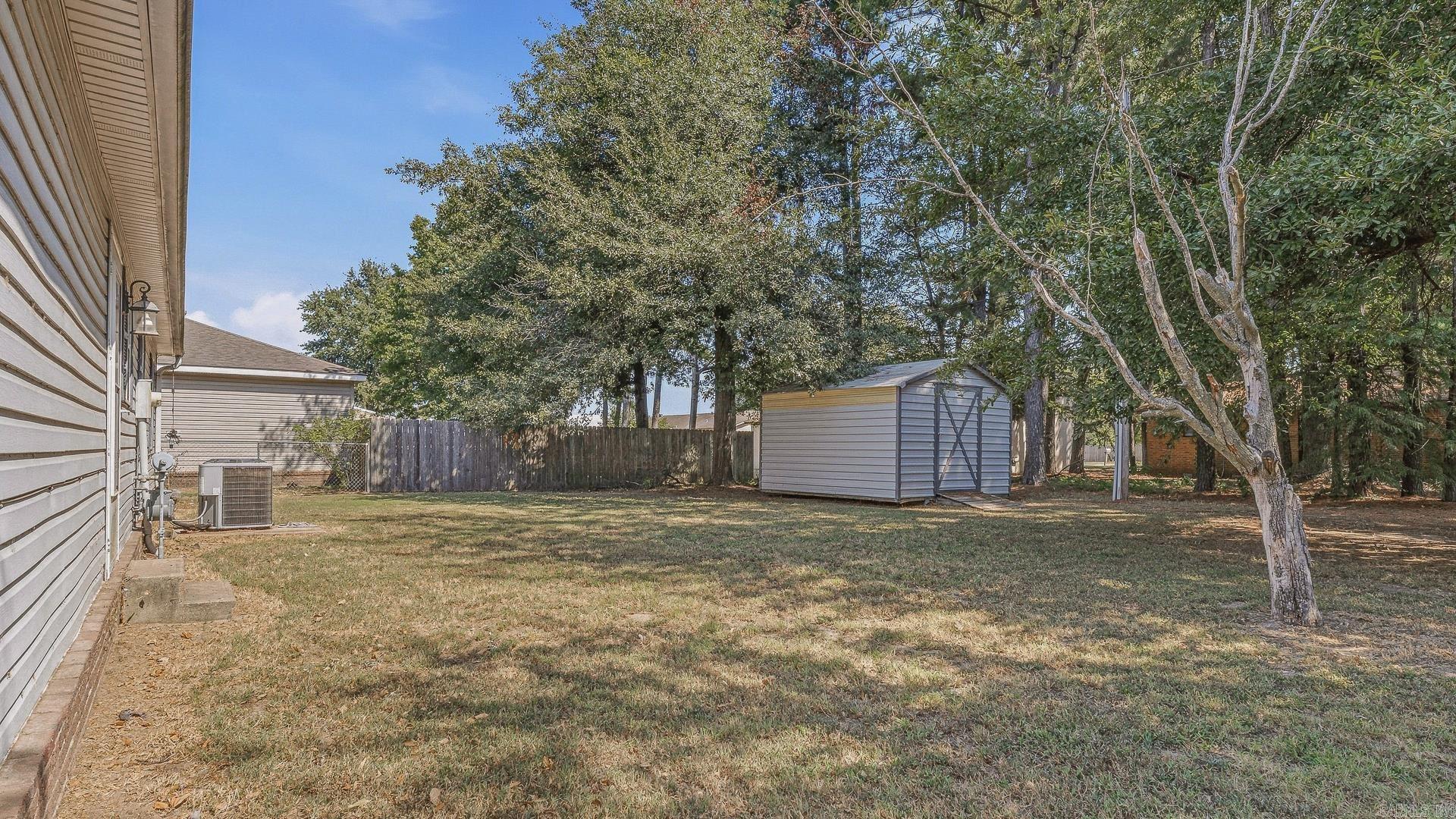 914 Roy Lee St Property Photo 5