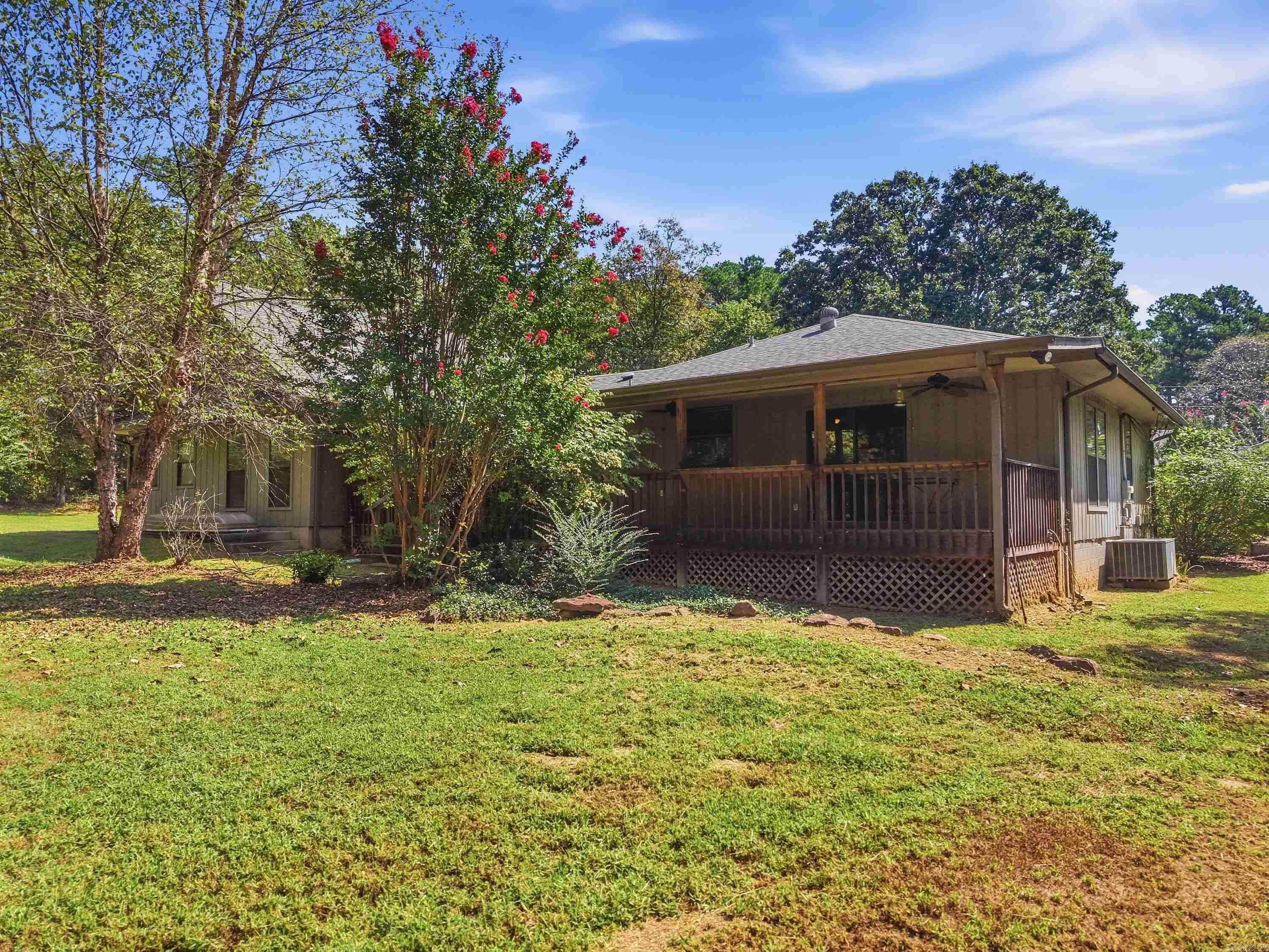 106 Daniel Drive Property Photo 3