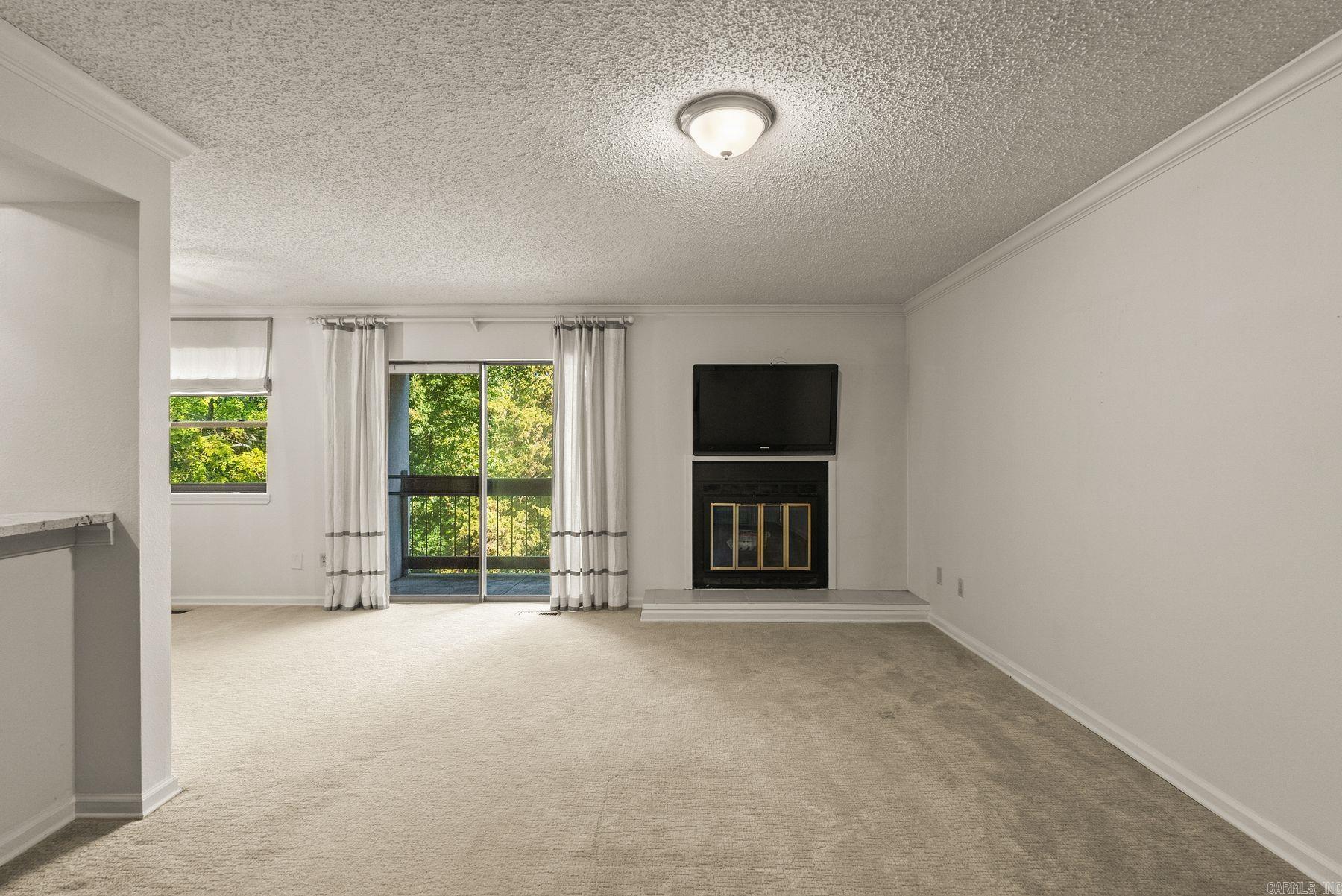 301 Kings Row #103 Drive Property Photo 4