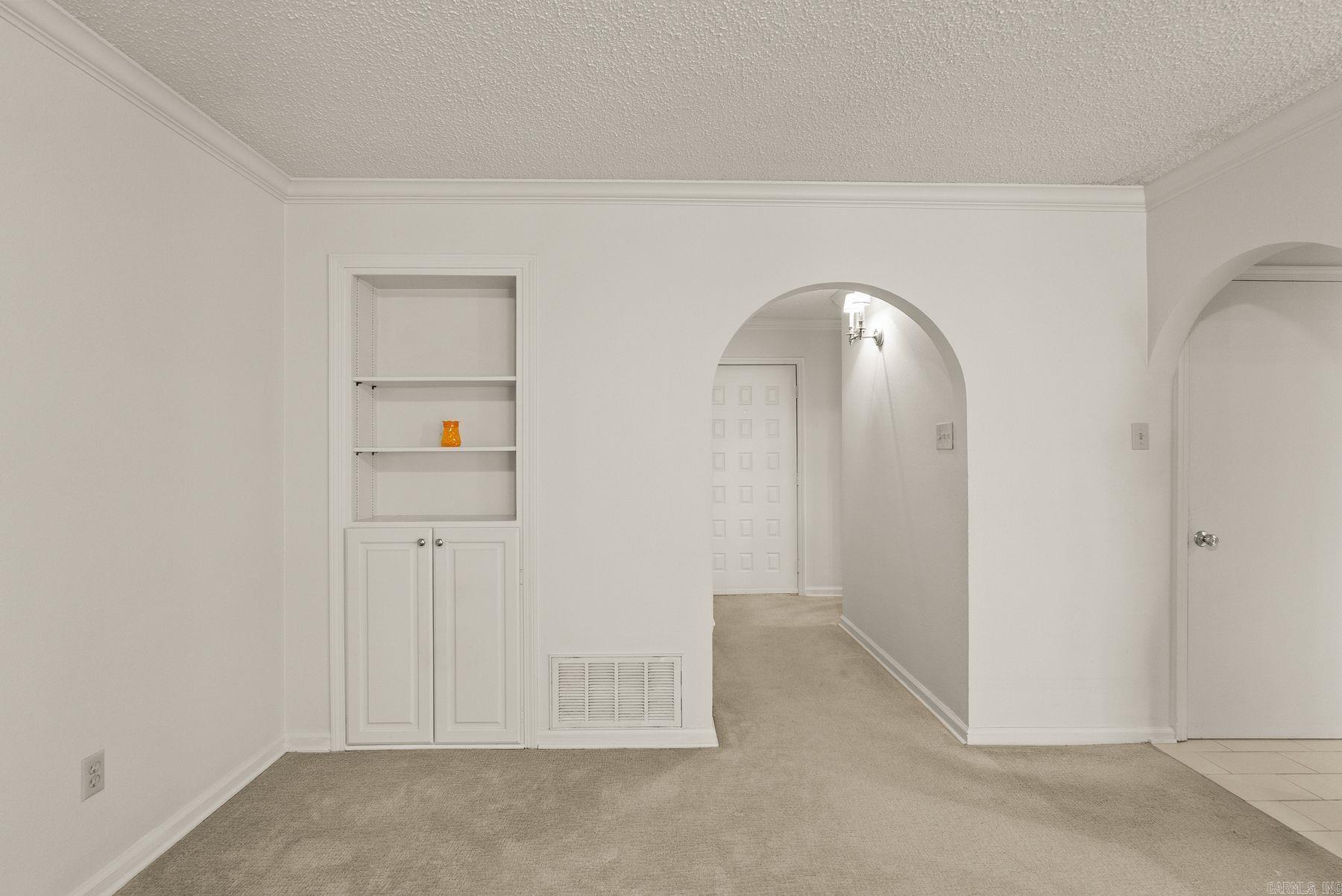 301 Kings Row #103 Drive Property Photo 8