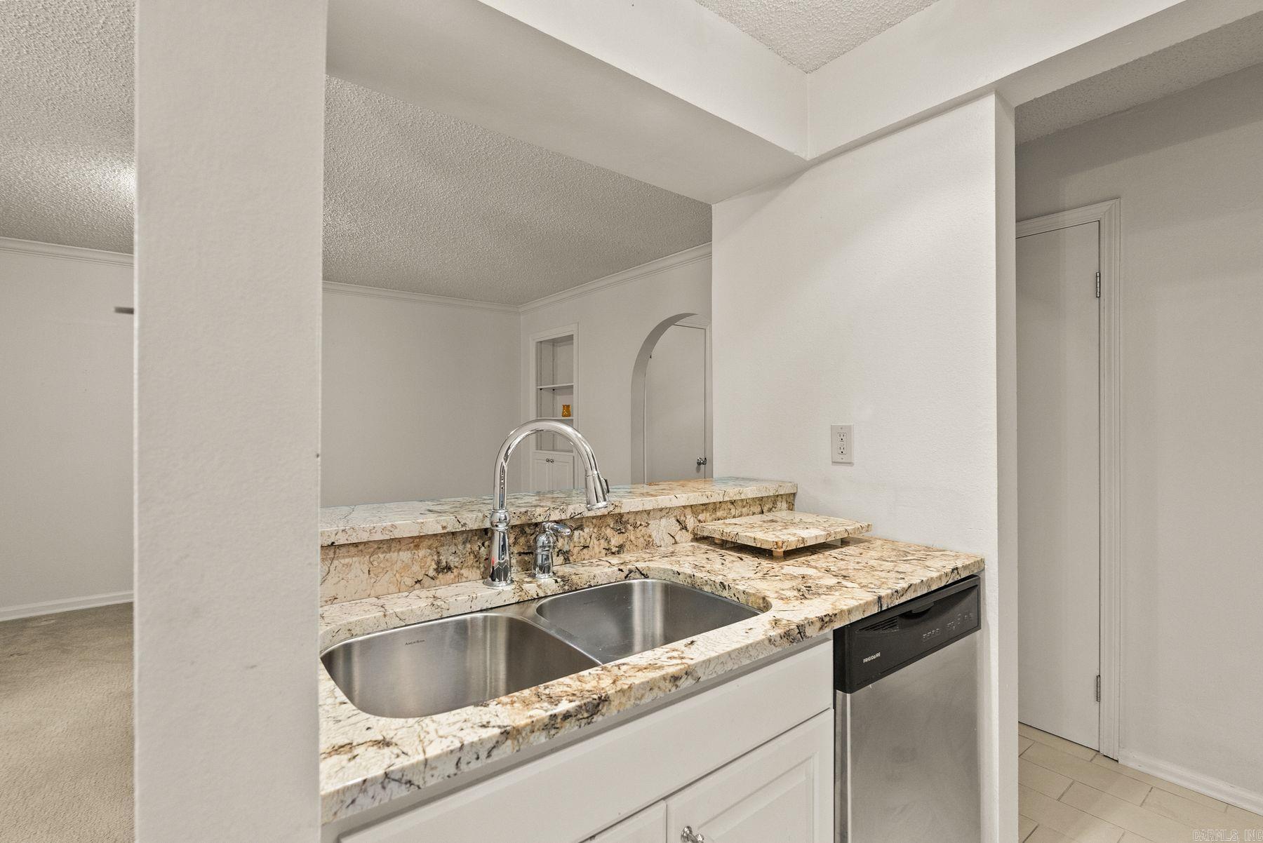 301 Kings Row #103 Drive Property Photo 21