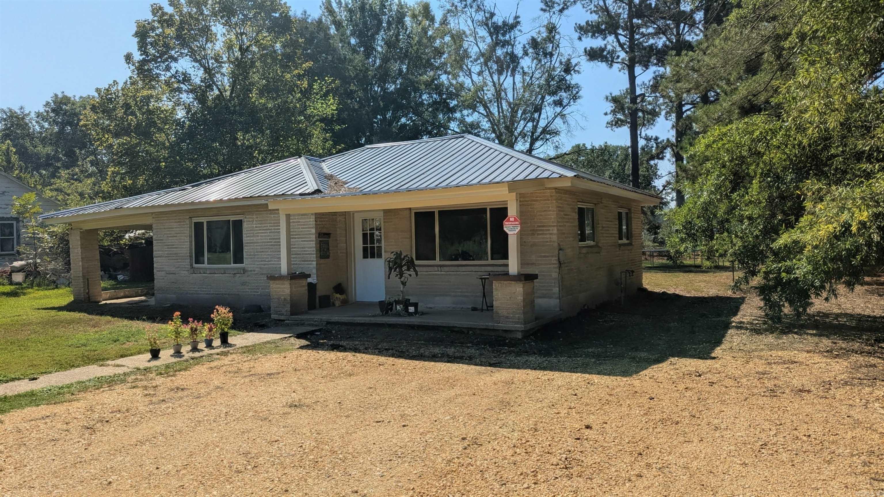 103 E First Property Photo 3