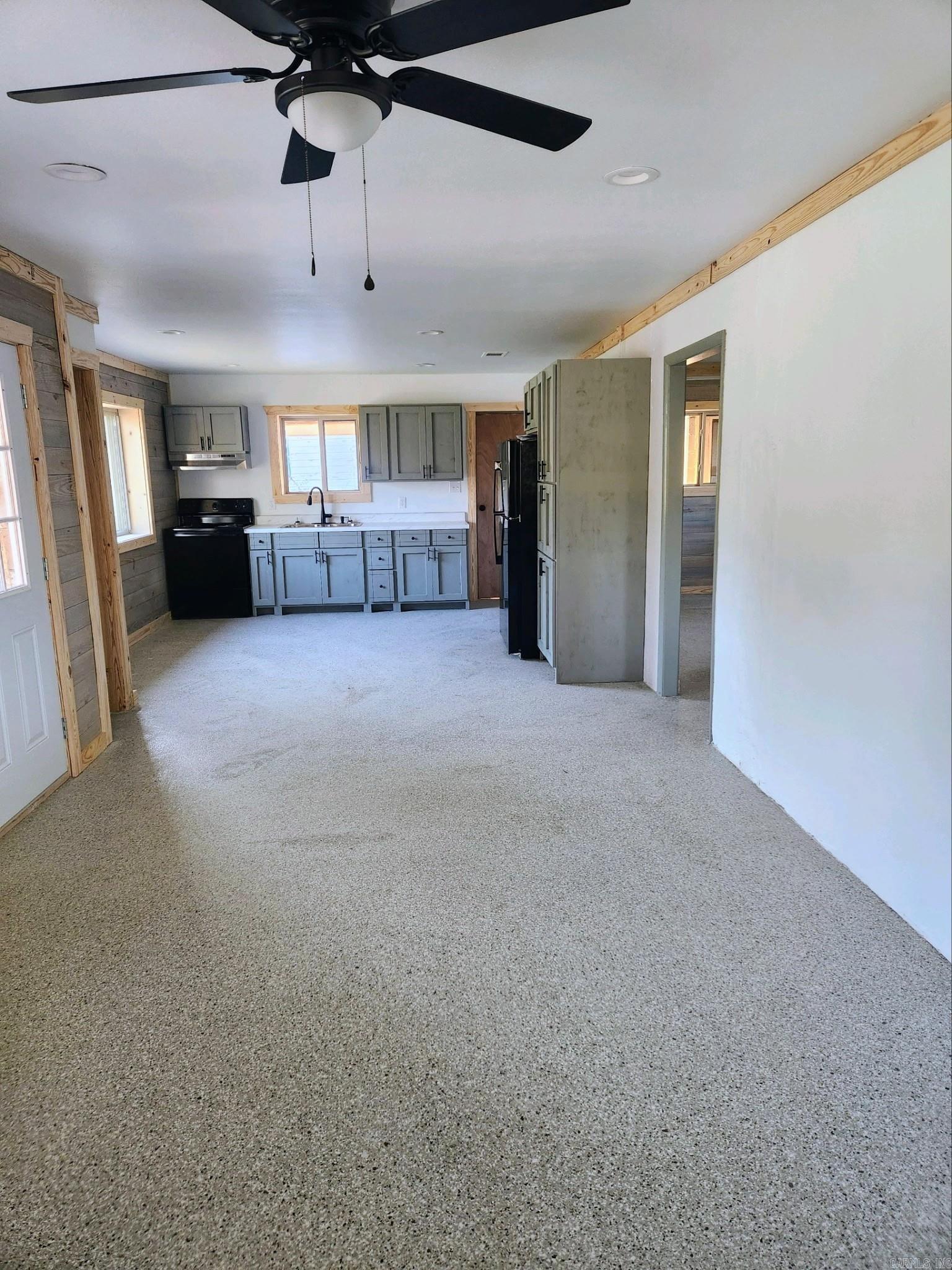 103 E First Property Photo 4