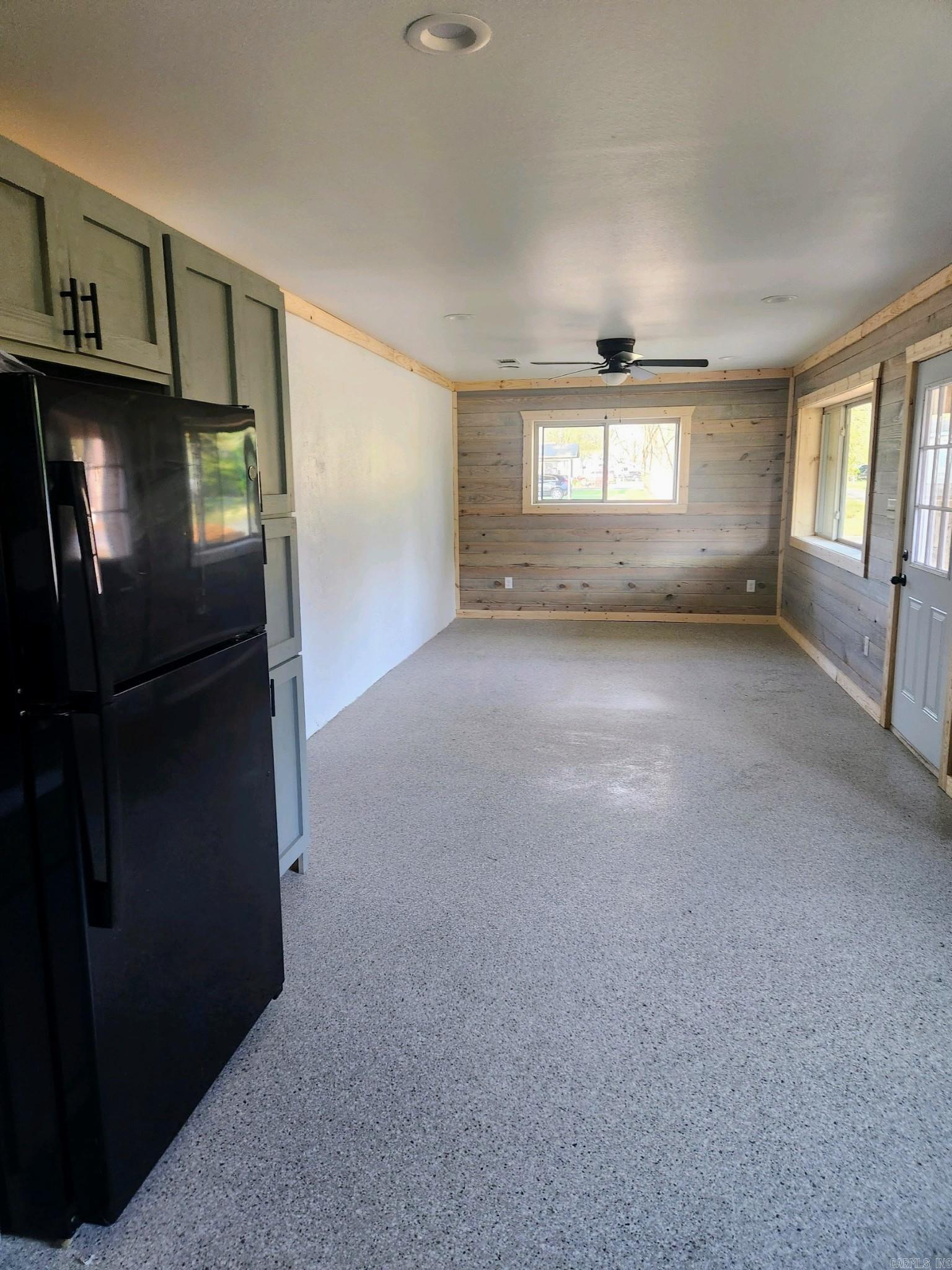 103 E First Property Photo 5