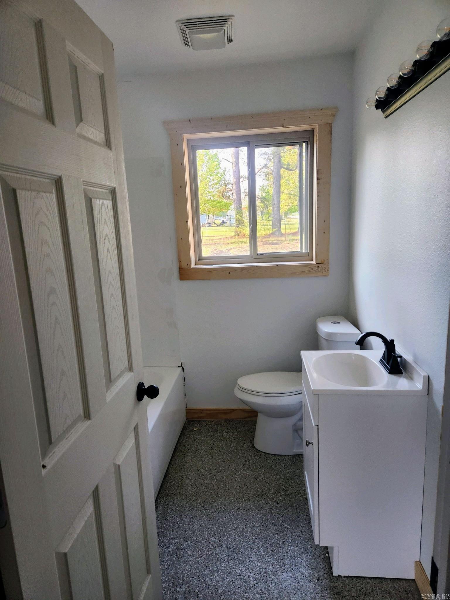 103 E First Property Photo 9
