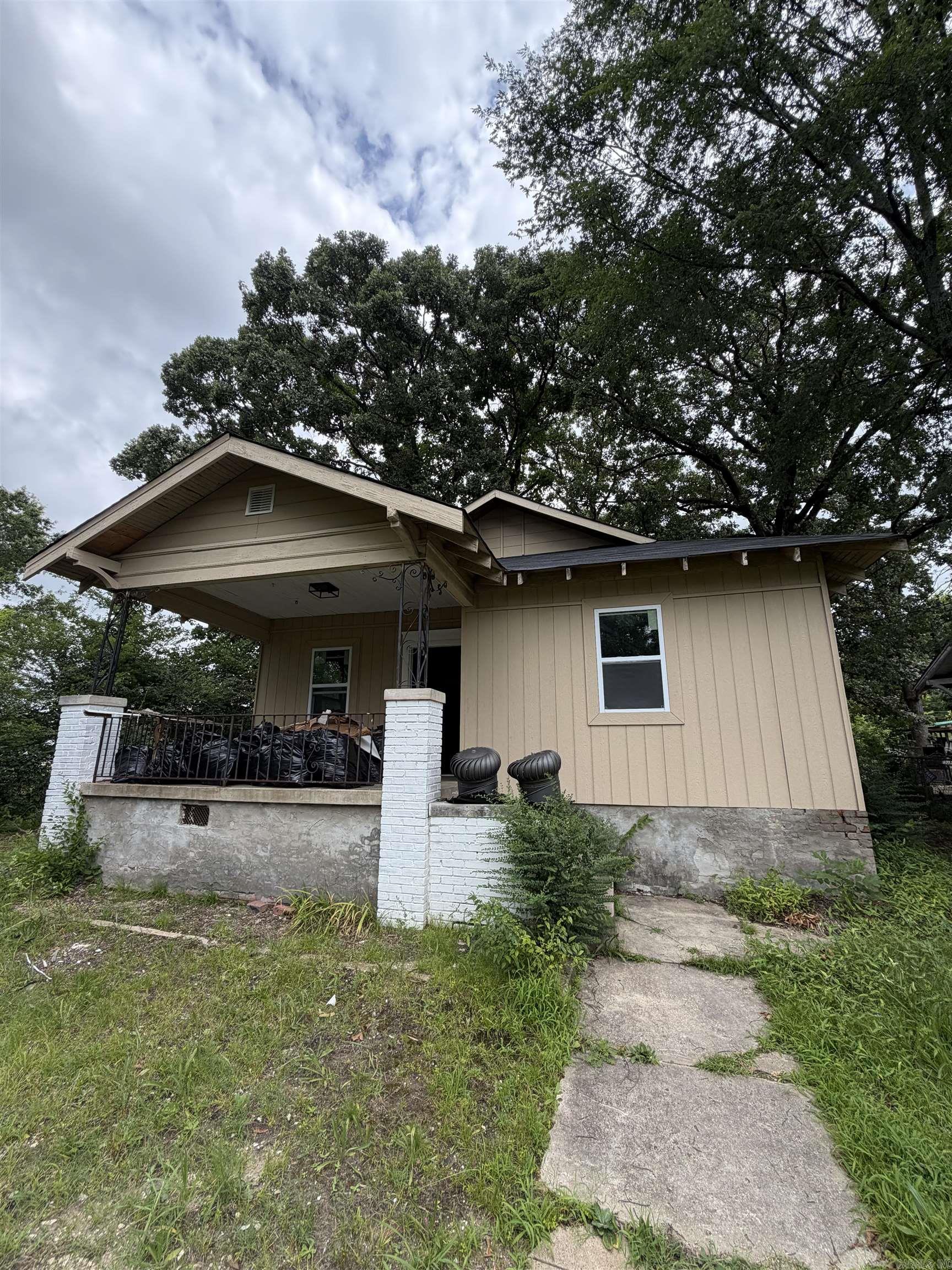 815 Dennison Street Property Photo 1