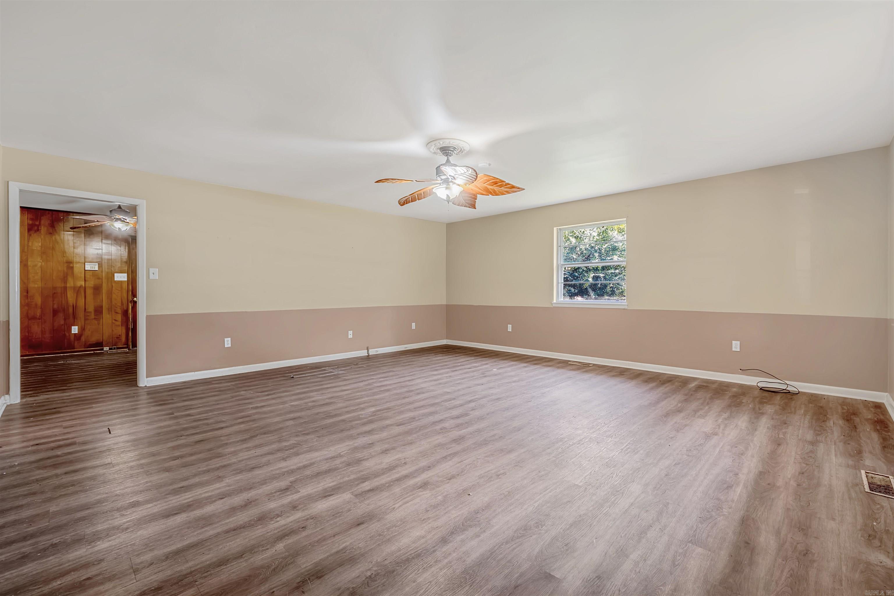 406 S Claremont Ave Property Photo 5