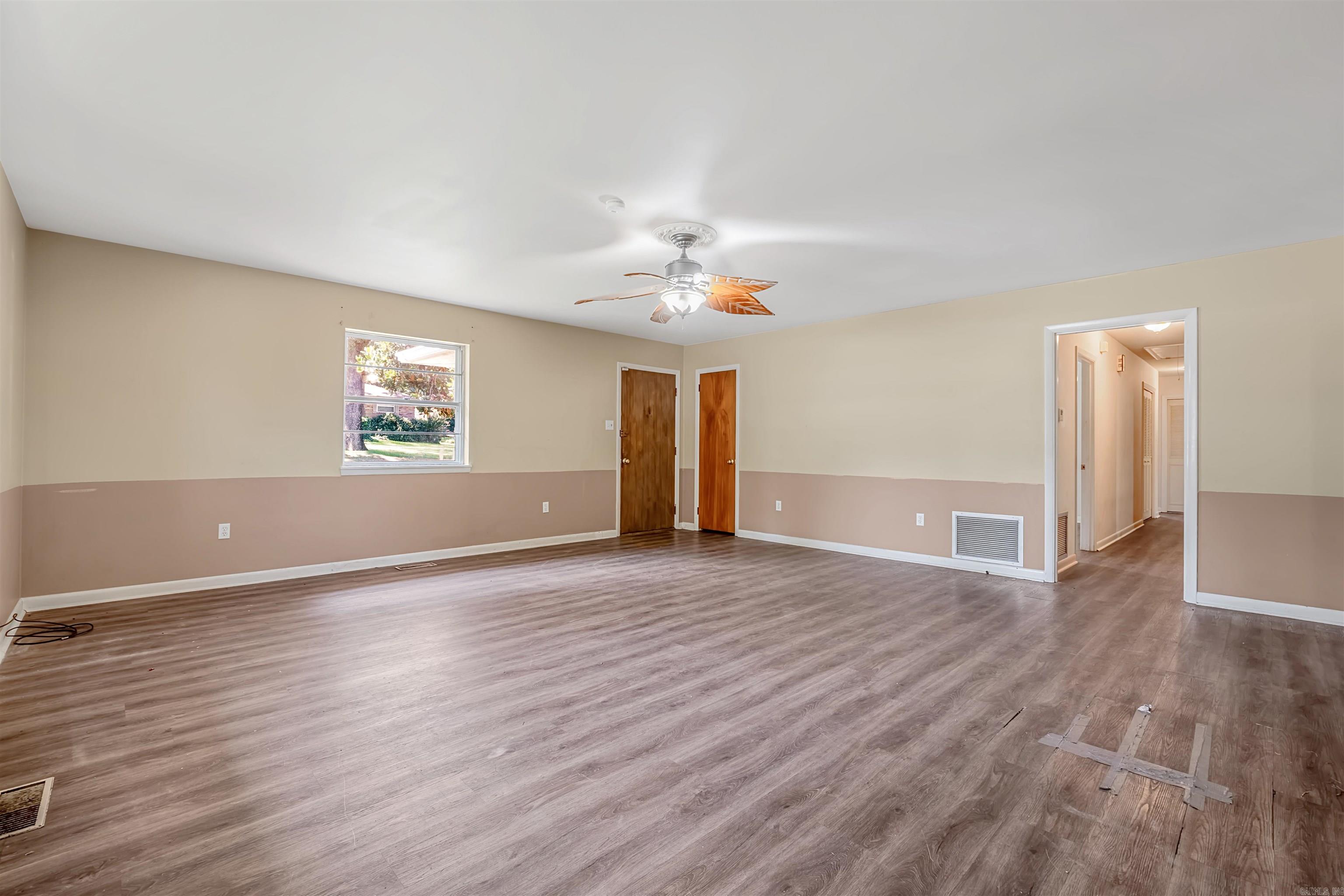 406 S Claremont Ave Property Photo 6