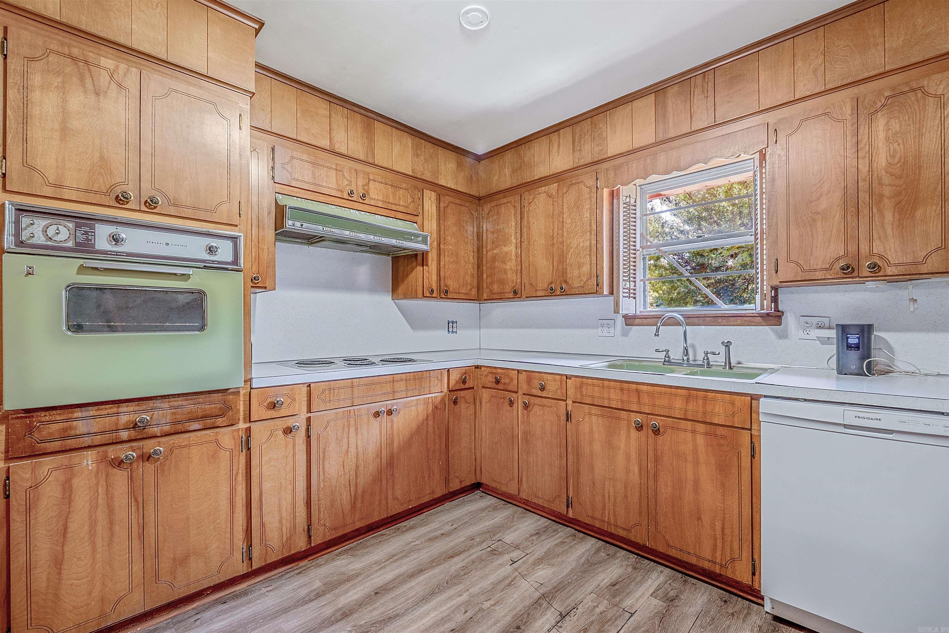 406 S Claremont Ave Property Photo 11