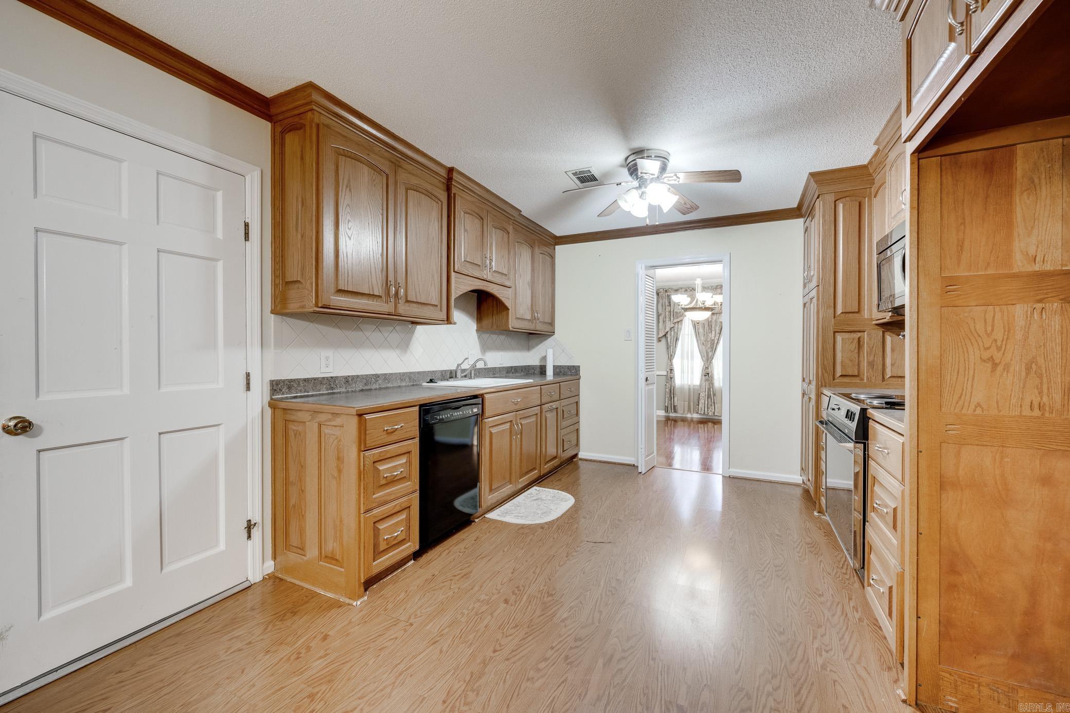 6 Club Road Property Photo 4