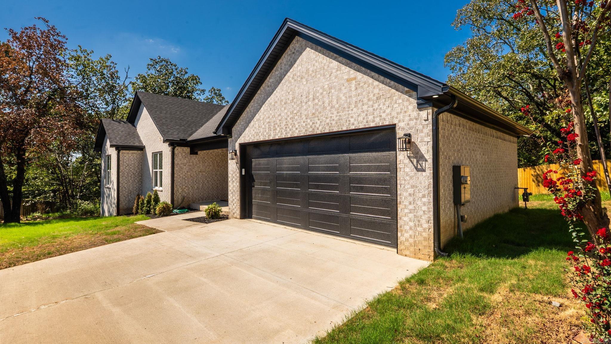 9 Idlewood Place Property Photo 3