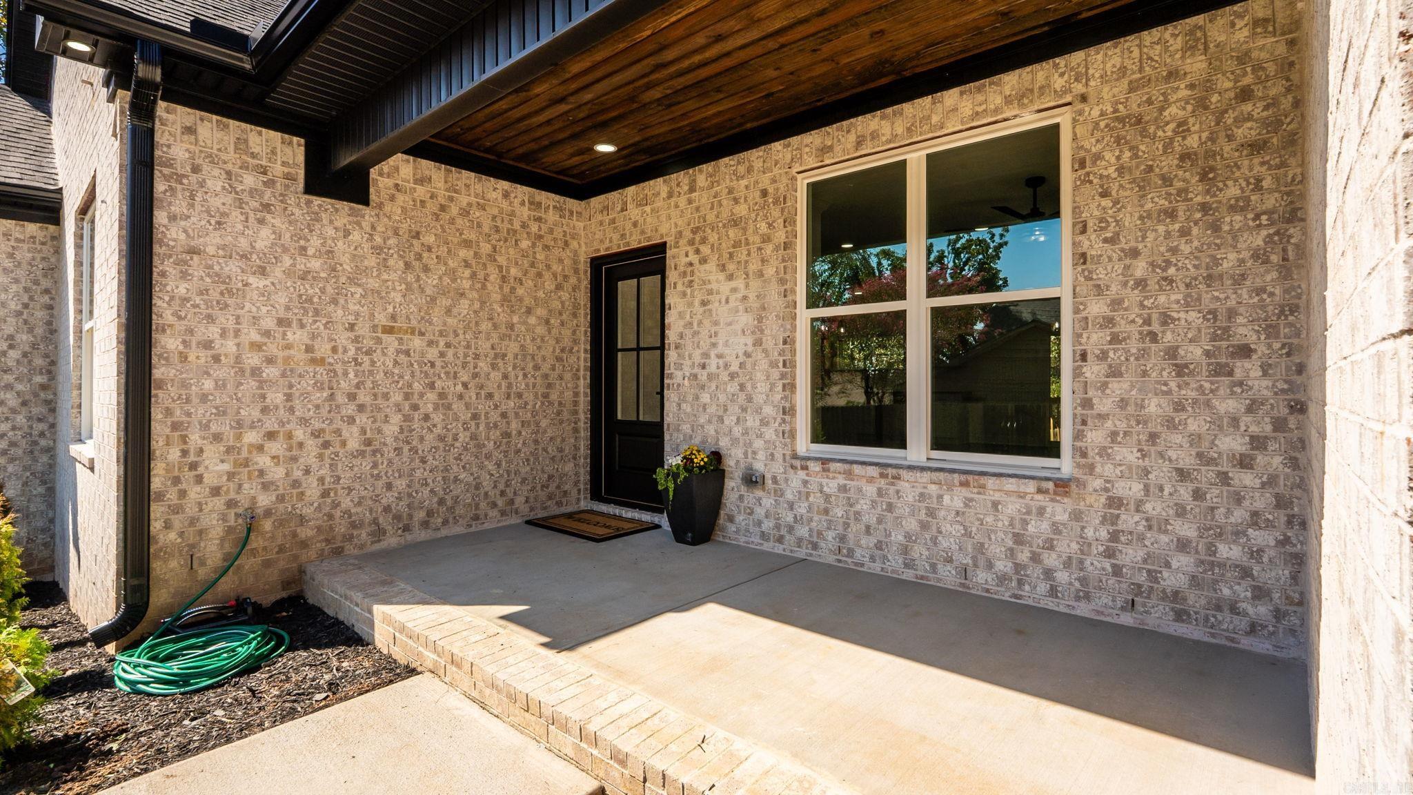 9 Idlewood Place Property Photo 4