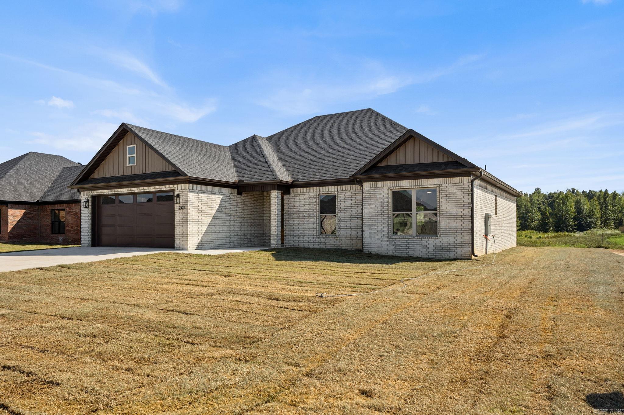 2324 Lakewood Circle Property Photo 4