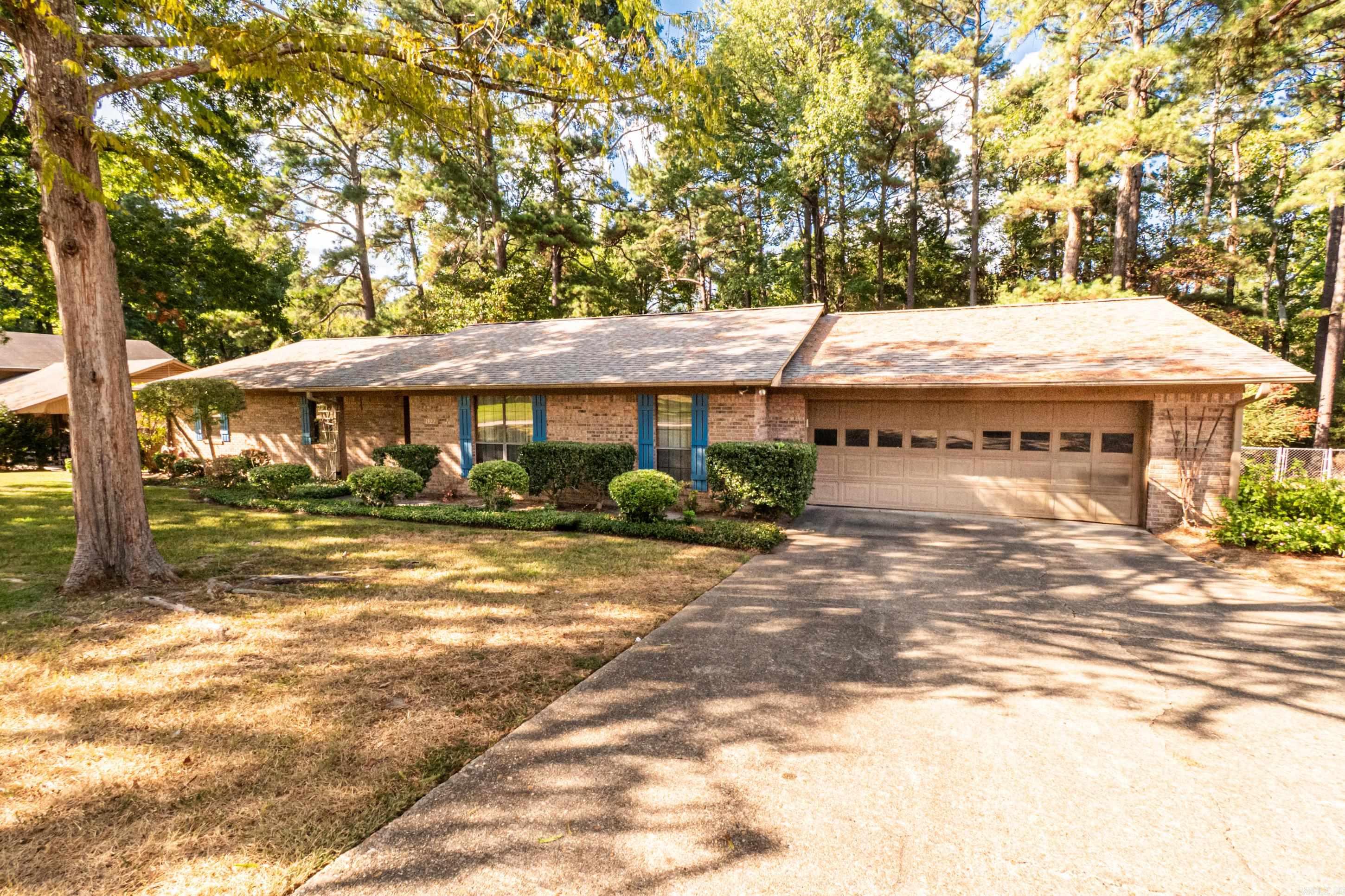 1922 Ridgewood Dr Property Photo 1