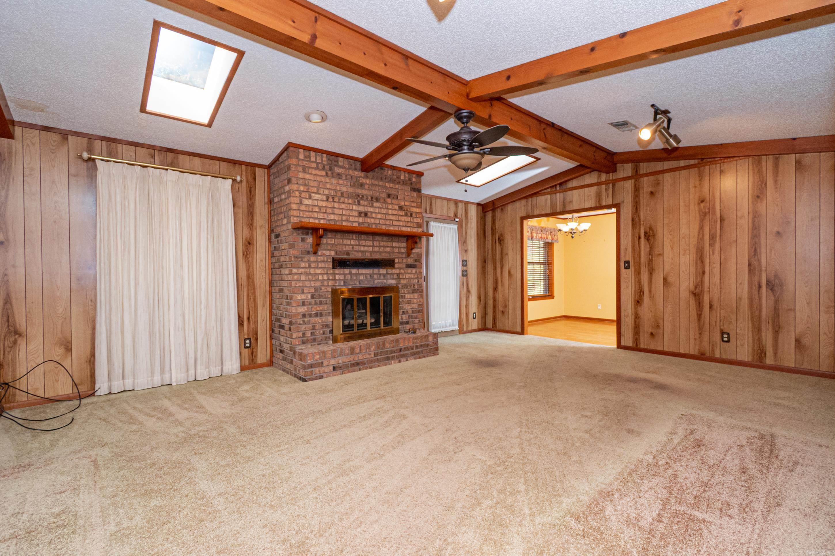 1922 Ridgewood Dr Property Photo 6
