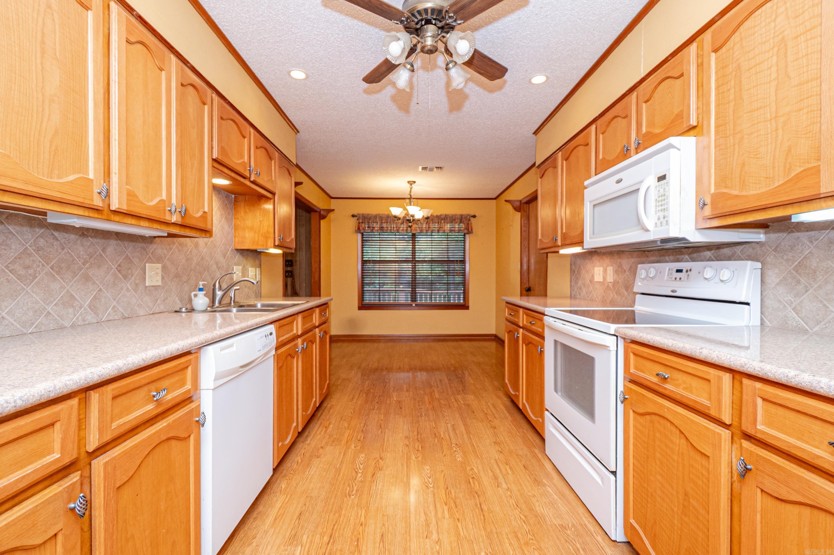 1922 Ridgewood Dr Property Photo 8
