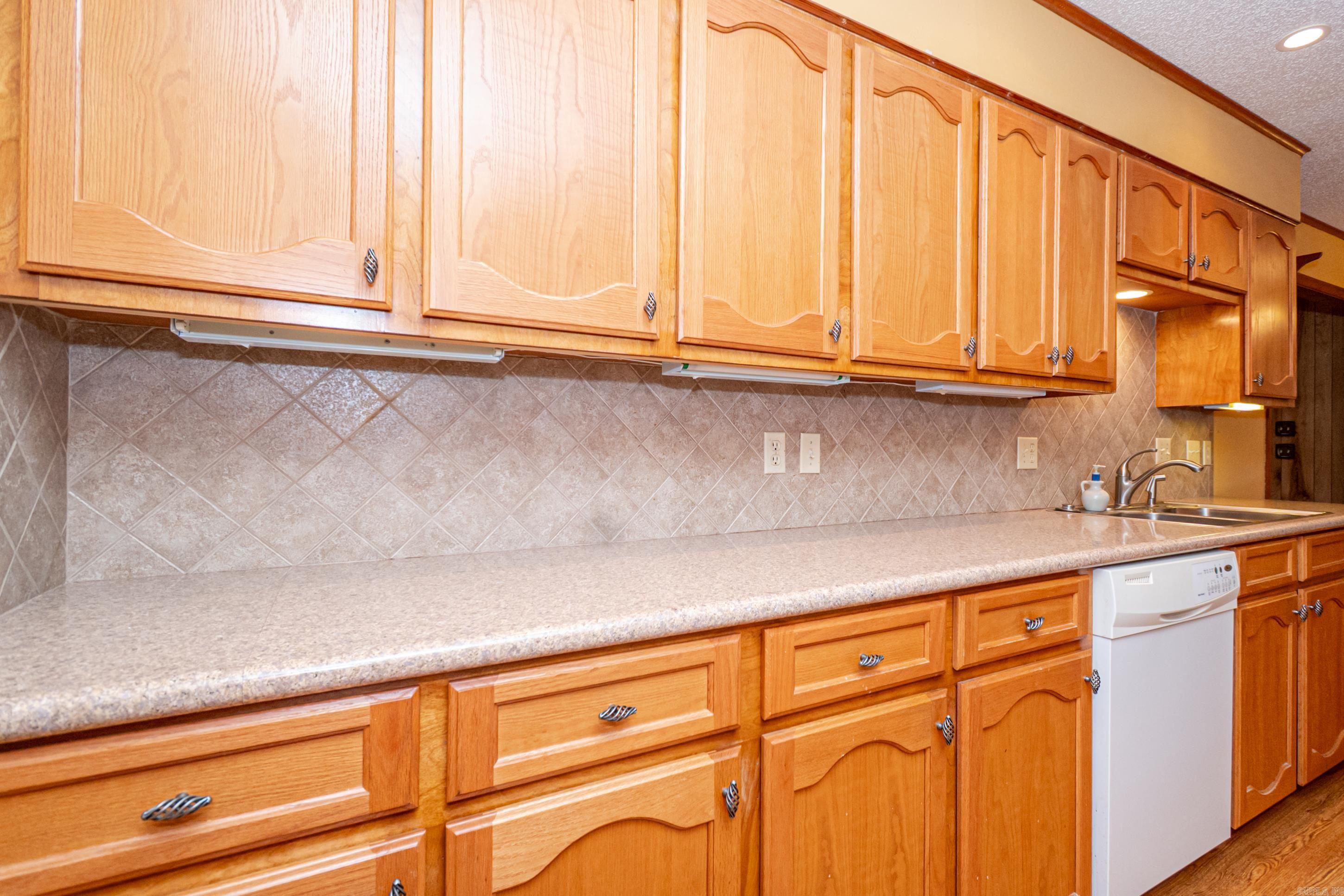 1922 Ridgewood Dr Property Photo 10