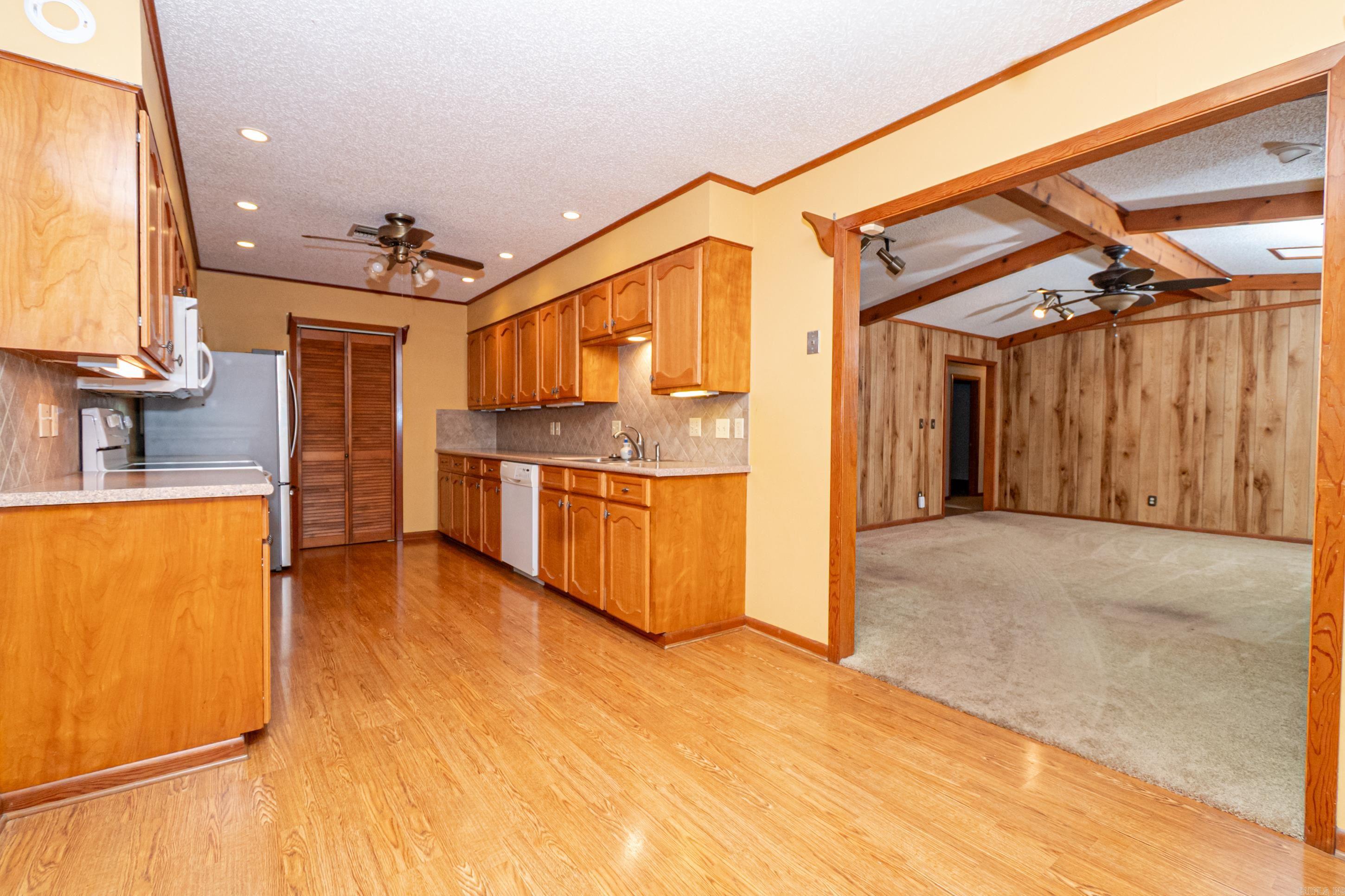 1922 Ridgewood Dr Property Photo 12