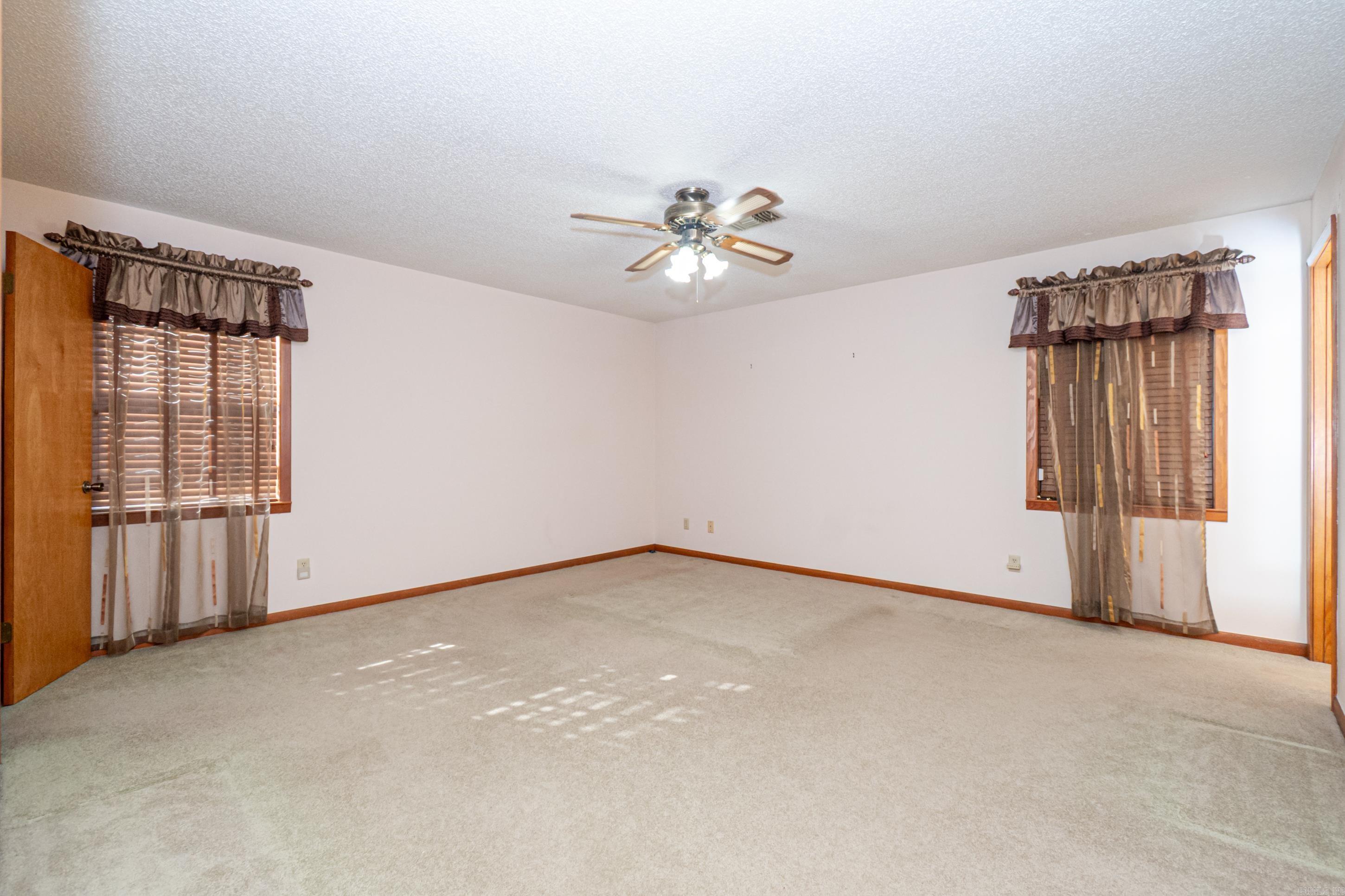 1922 Ridgewood Dr Property Photo 22