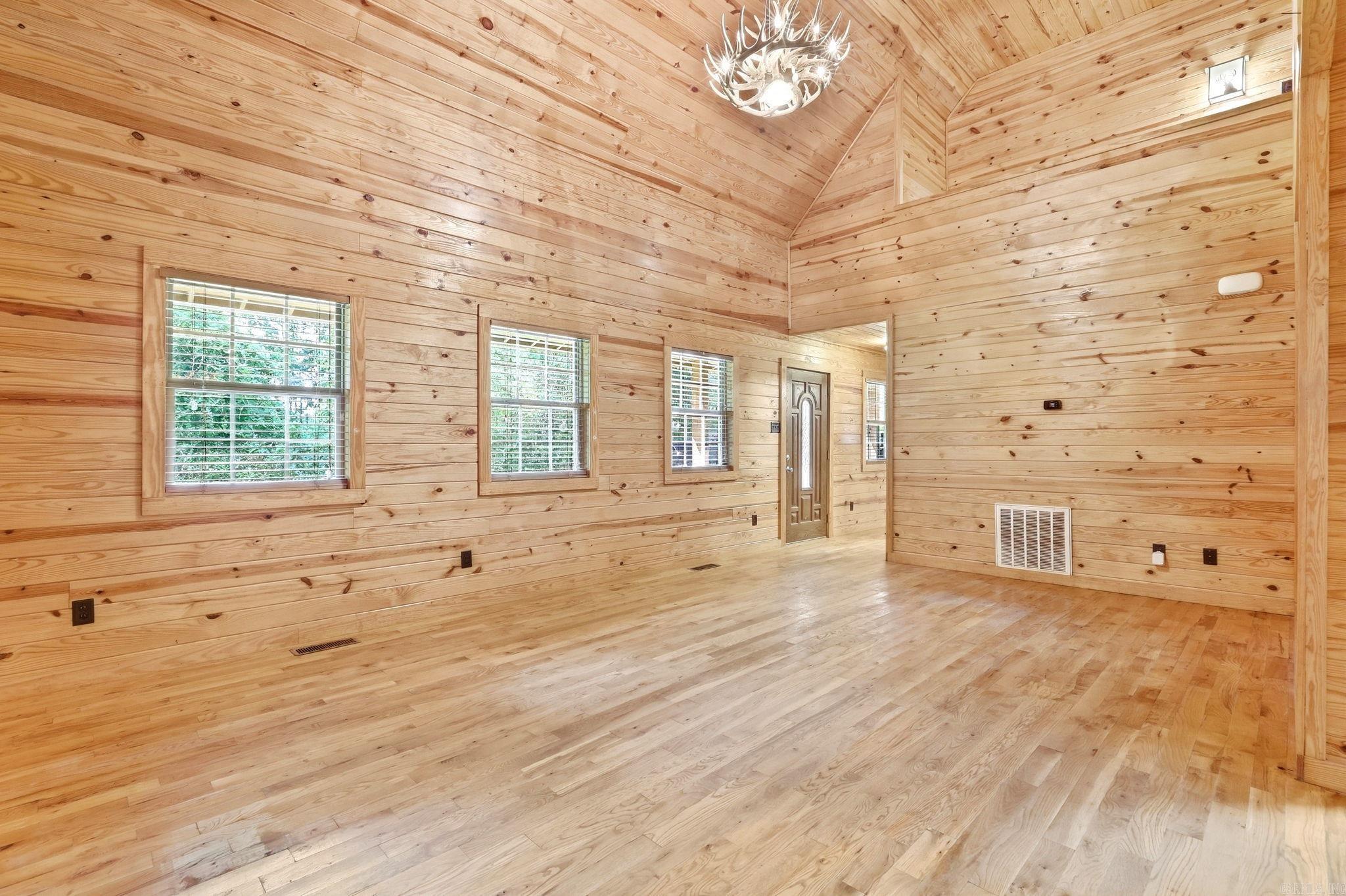 18500 Vimy Ridge Road Property Photo 11