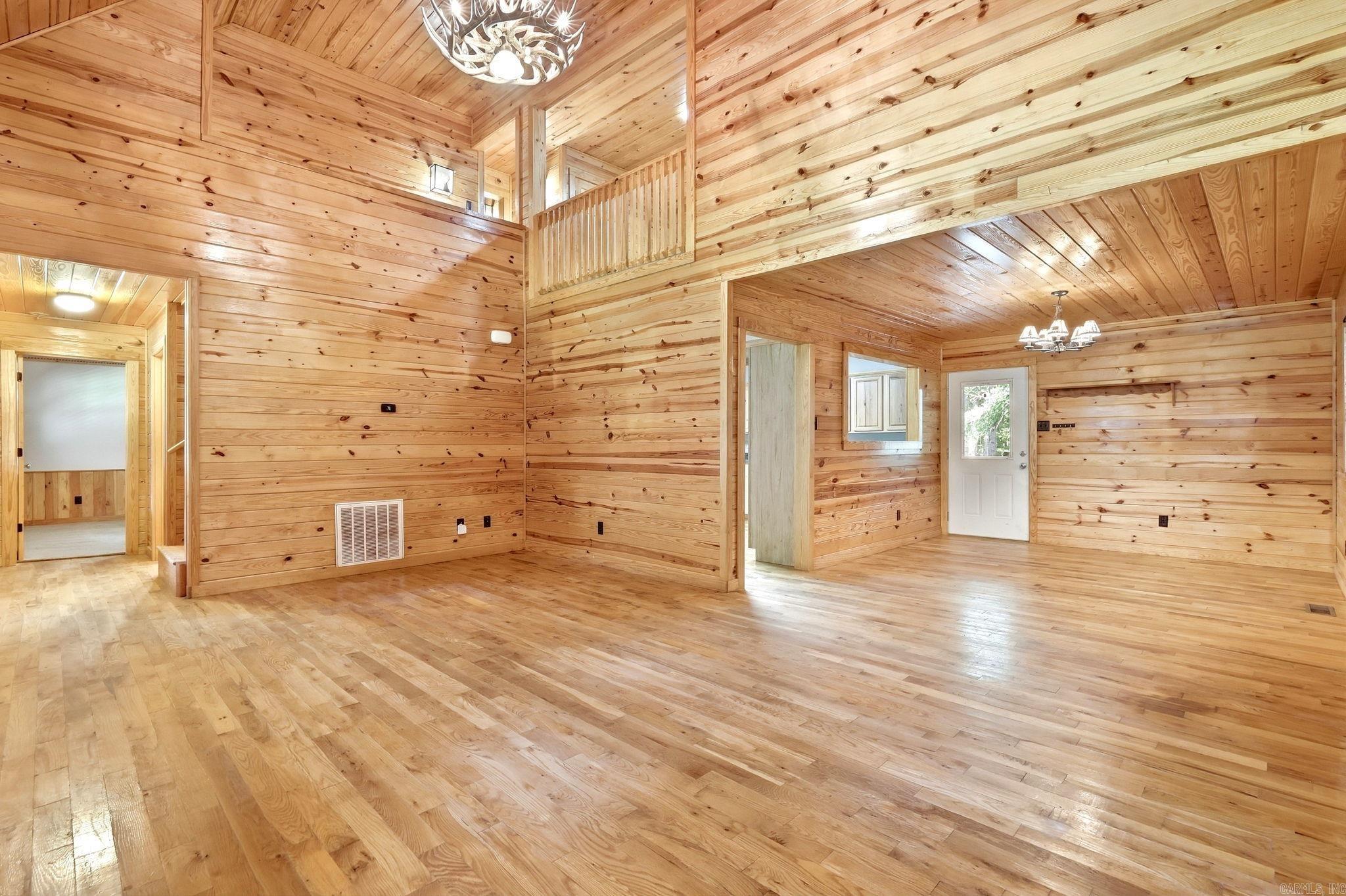 18500 Vimy Ridge Road Property Photo 13