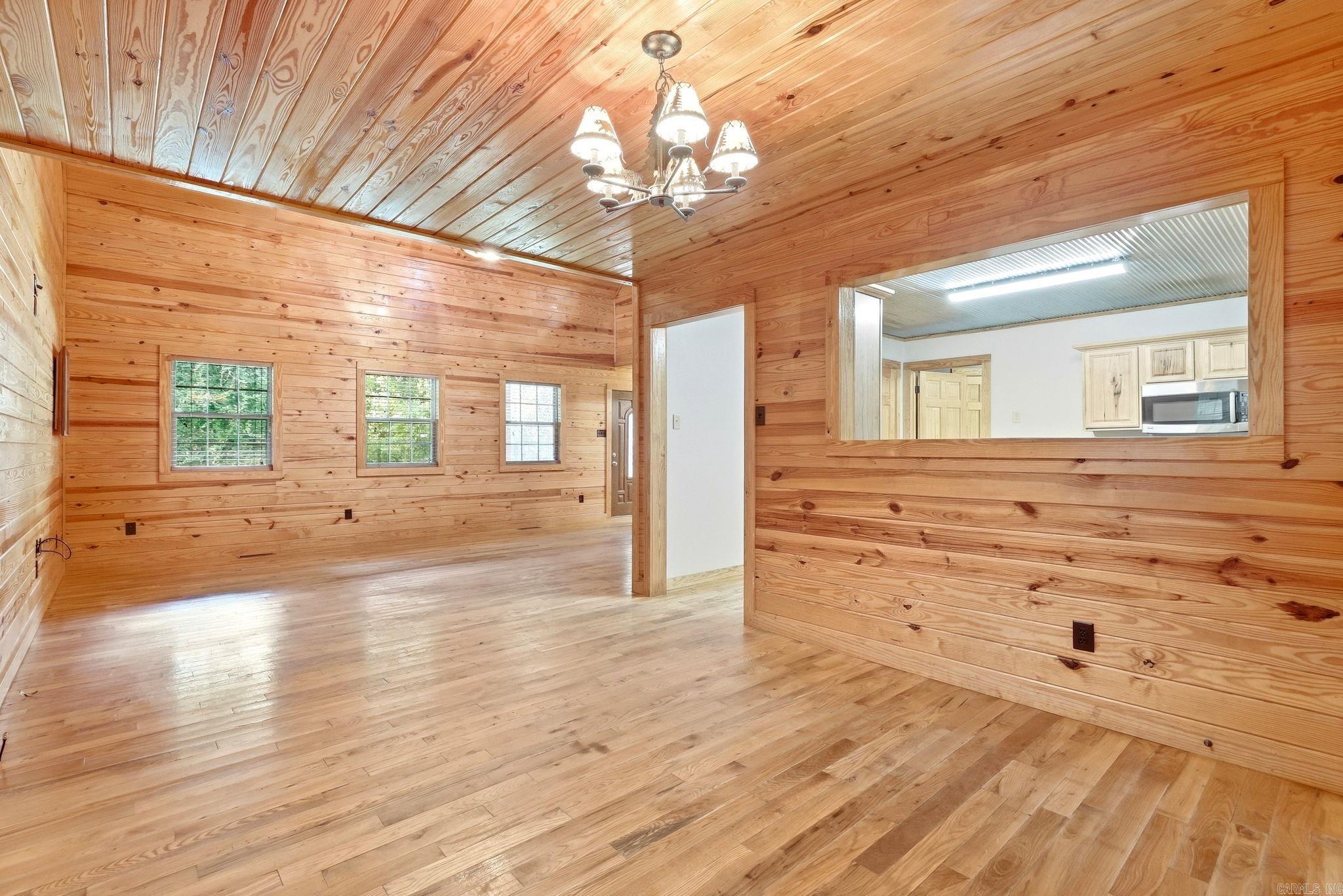 18500 Vimy Ridge Road Property Photo 16