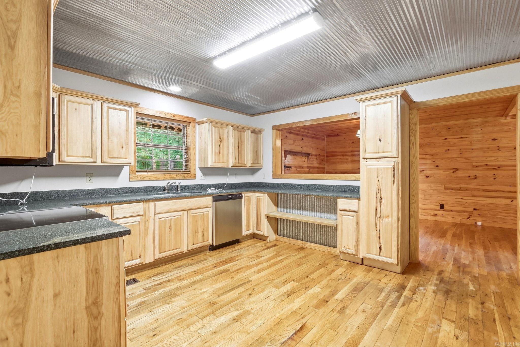 18500 Vimy Ridge Road Property Photo 17