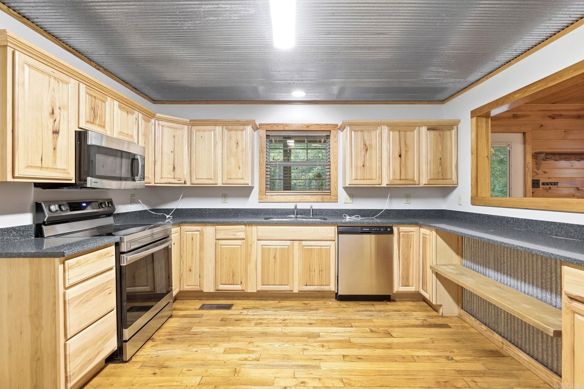 18500 Vimy Ridge Road Property Photo 18