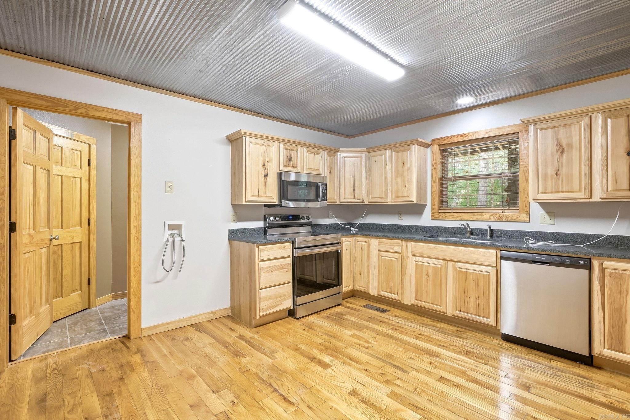 18500 Vimy Ridge Road Property Photo 21