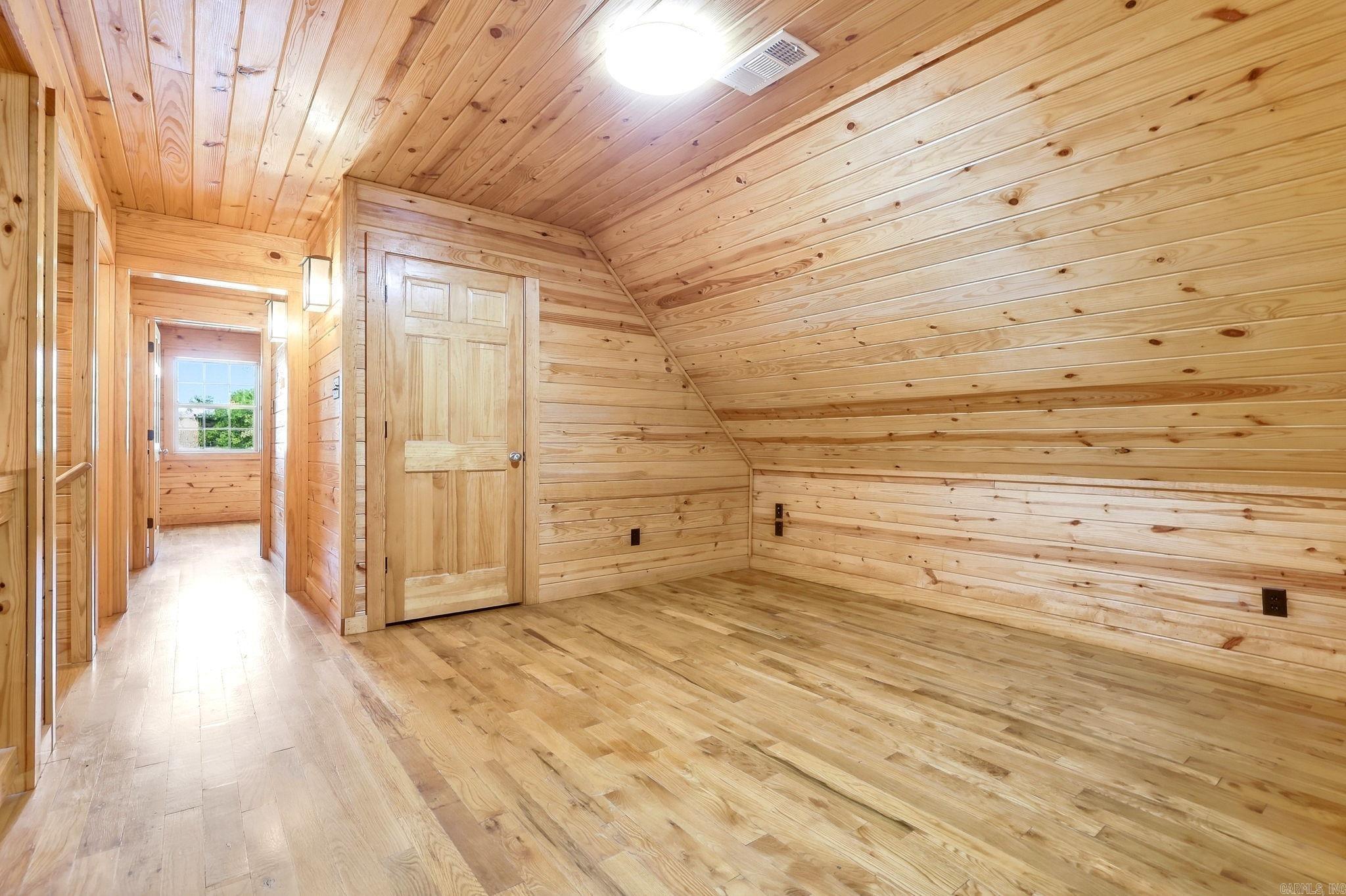 18500 Vimy Ridge Road Property Photo 34