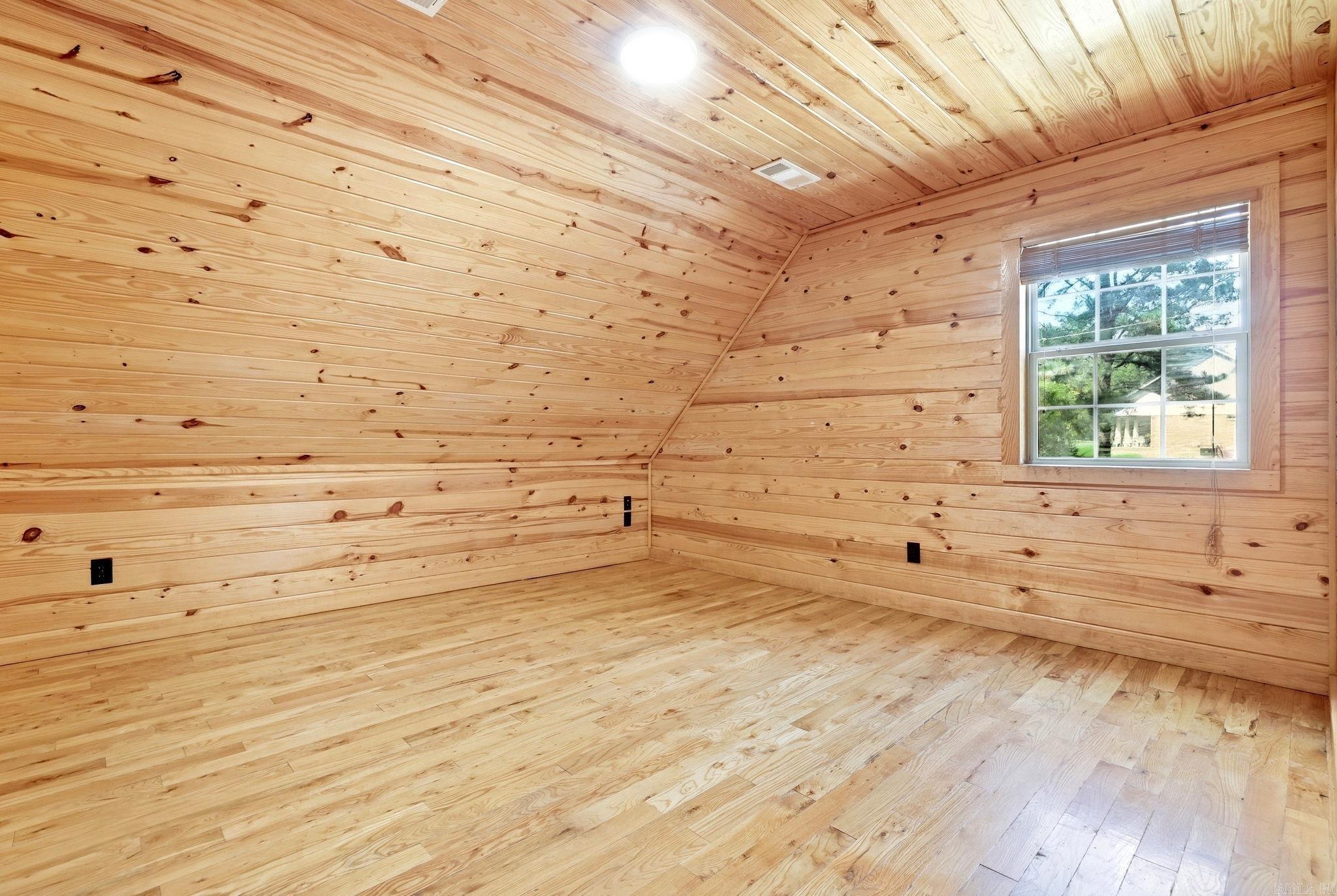 18500 Vimy Ridge Road Property Photo 38