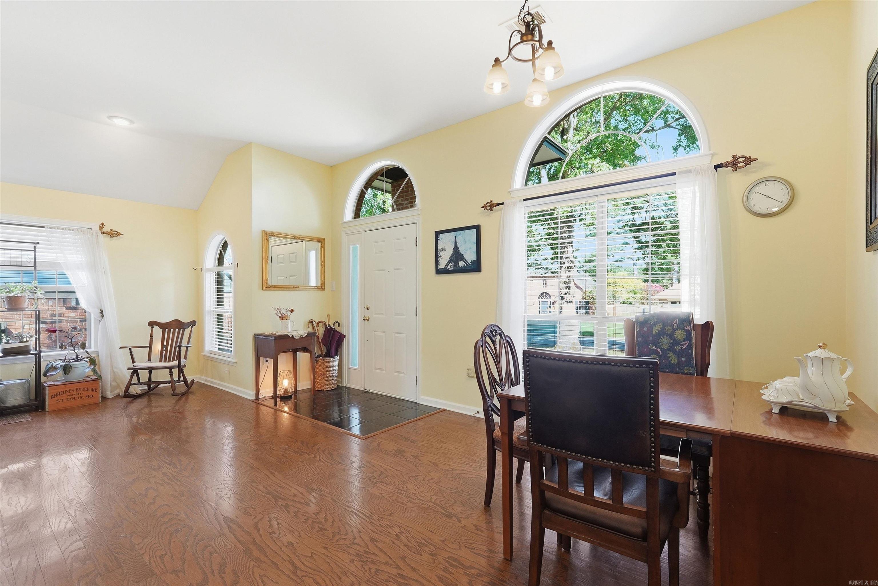 2835 Kent Lane Property Photo 6