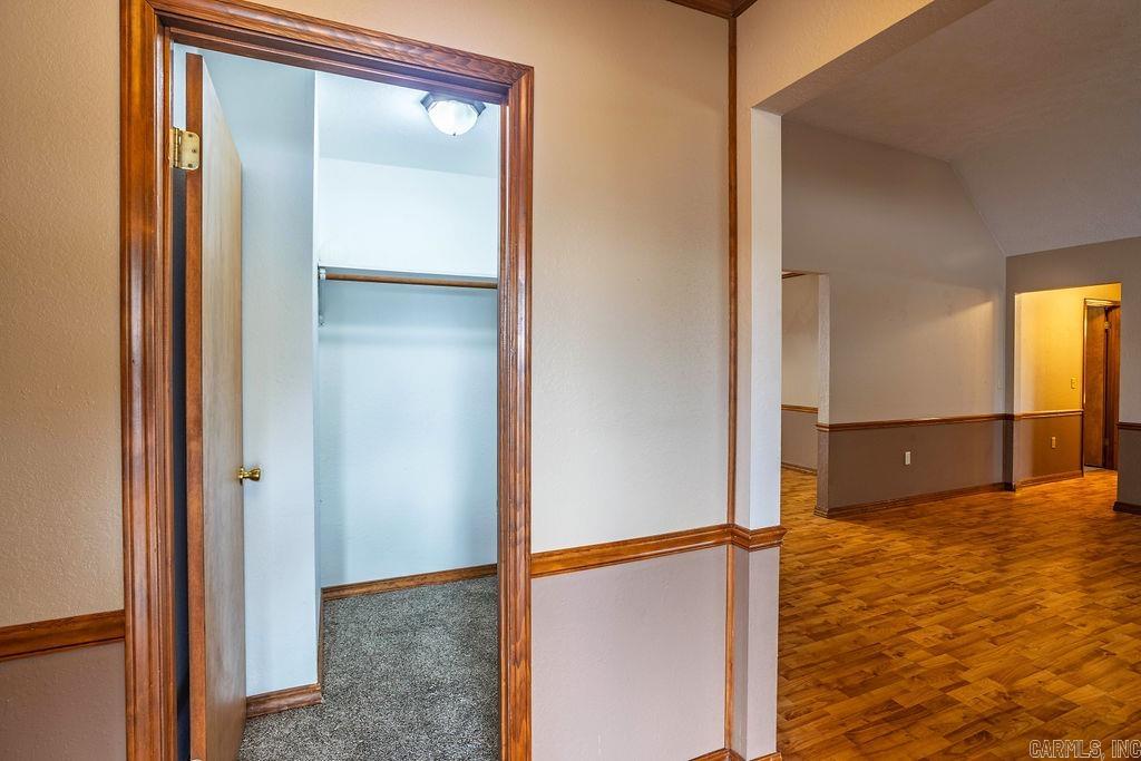 4 Oak Meadow Cove Property Photo 3